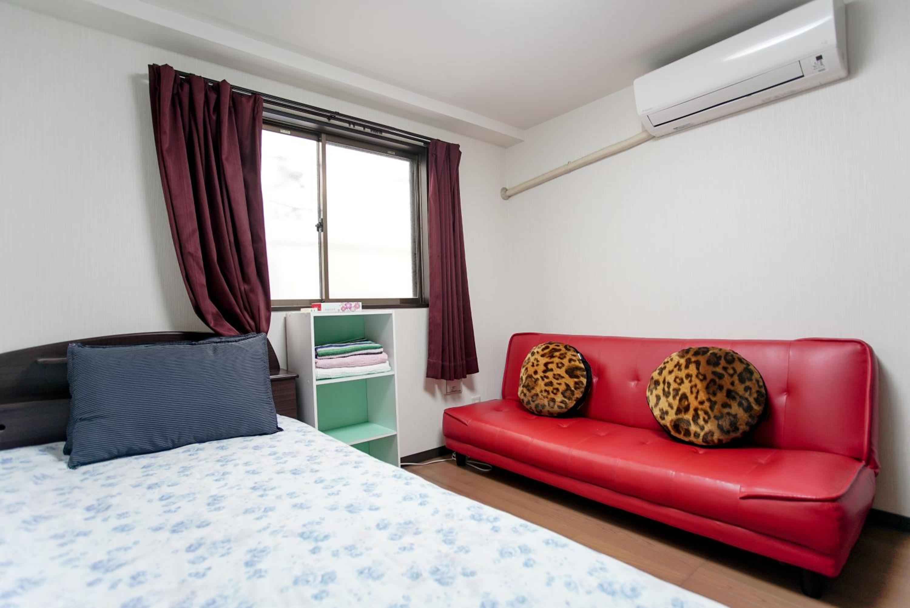 Standard Twin Room with Shared Bathroom photo 1
