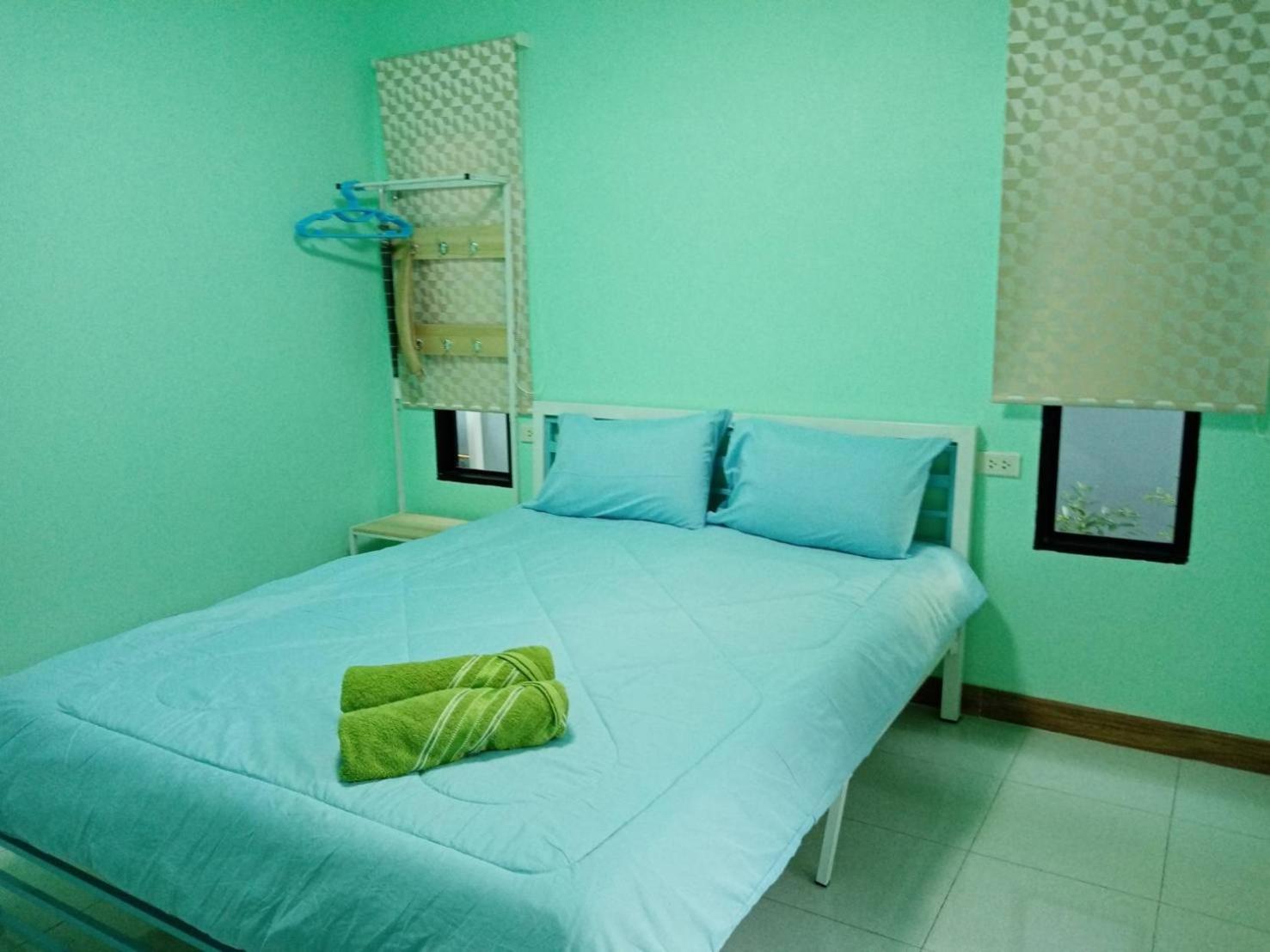 Standard Queen Room - Photo 21