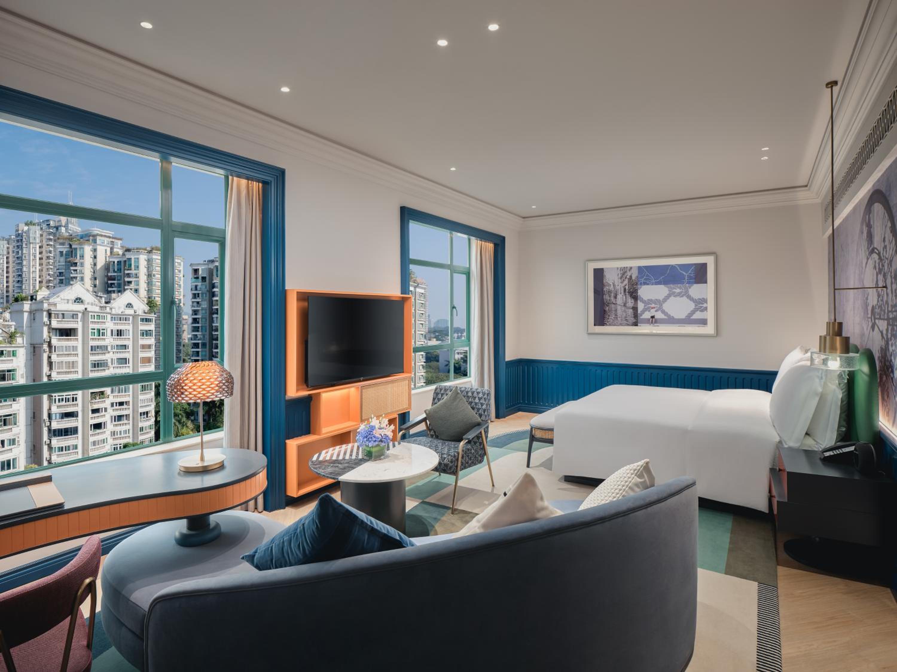 Premium King Room - Photo 7