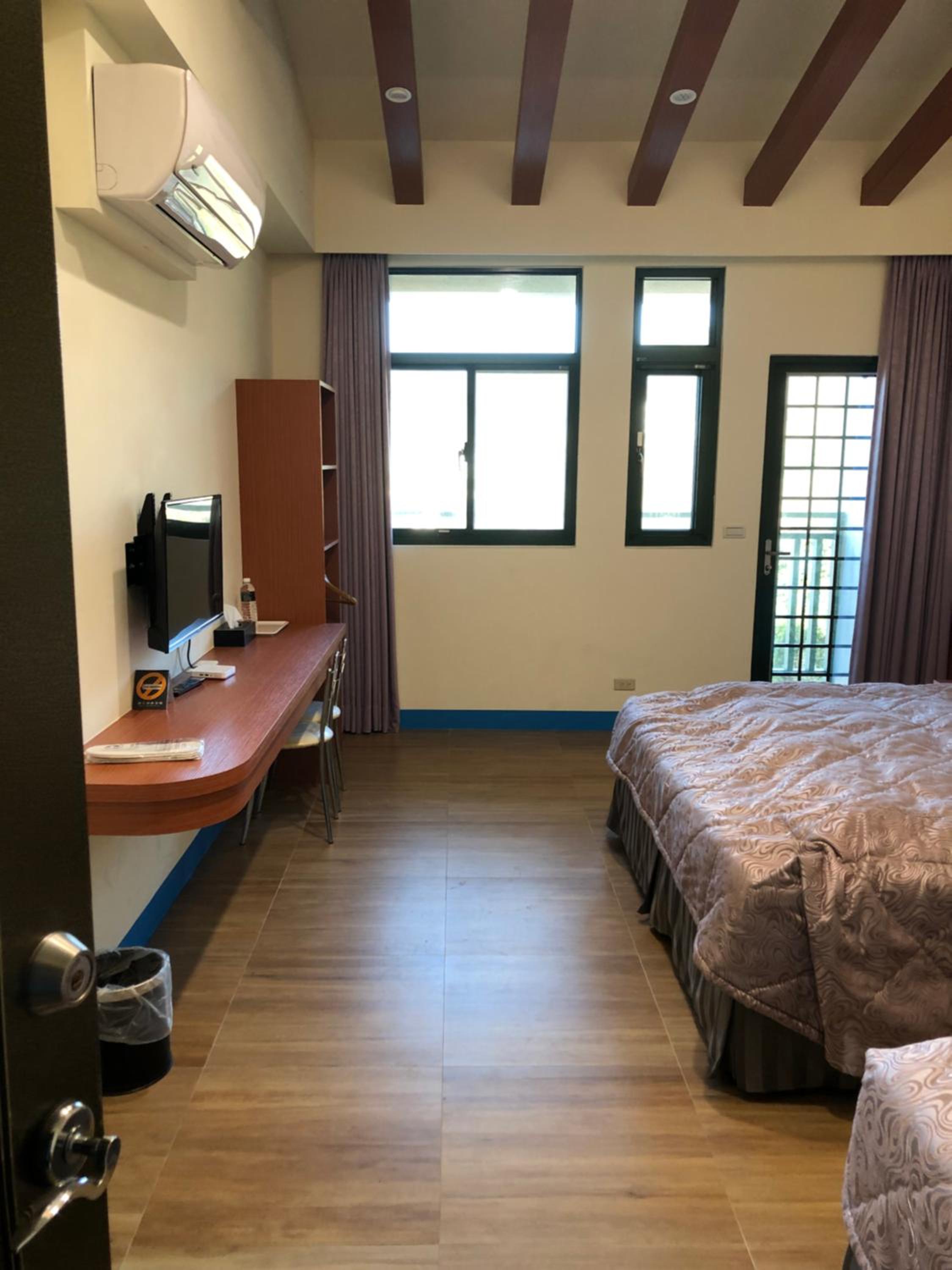 Deluxe Twin Room with Sea View photo 3