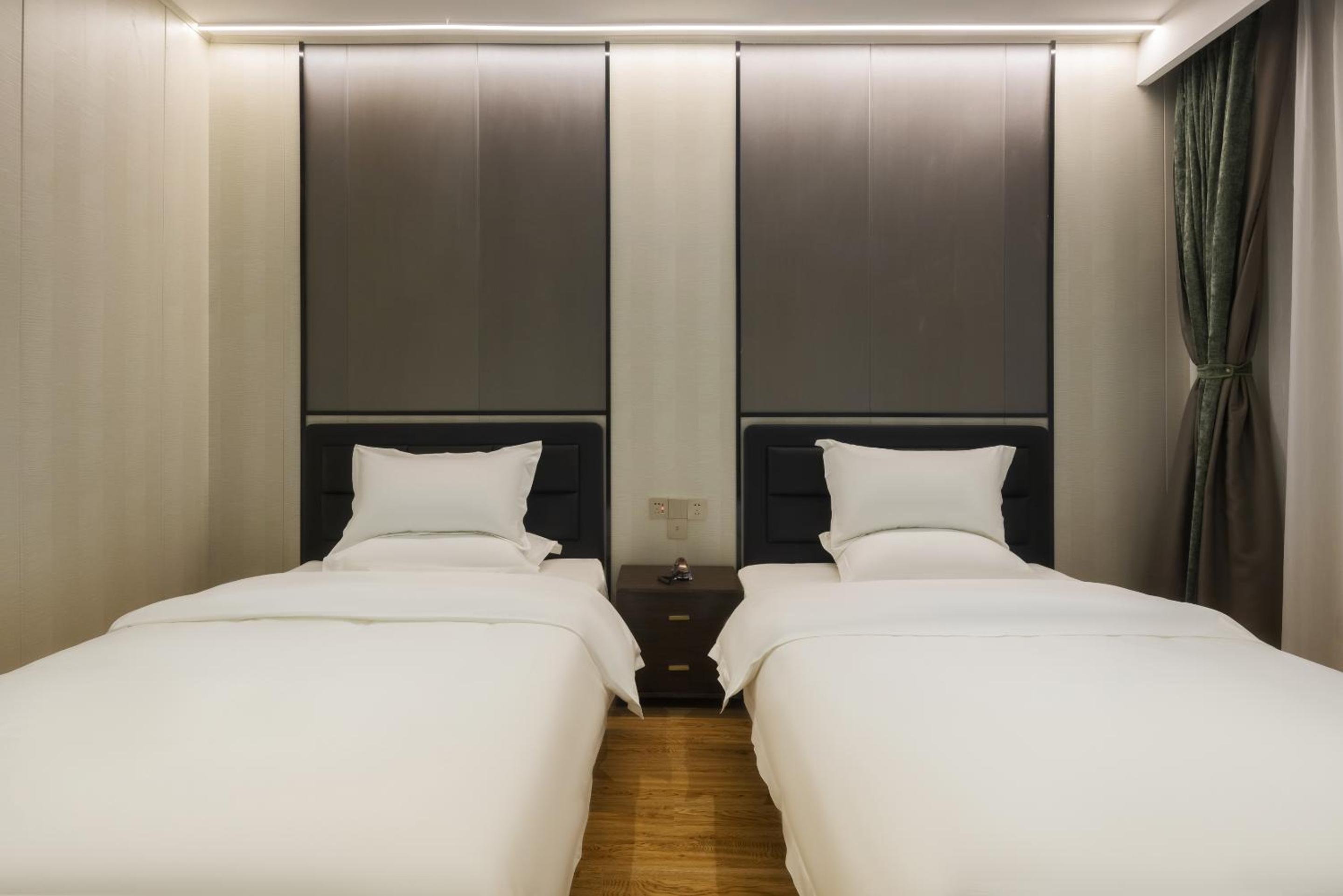 Deluxe Twin Room photo 3