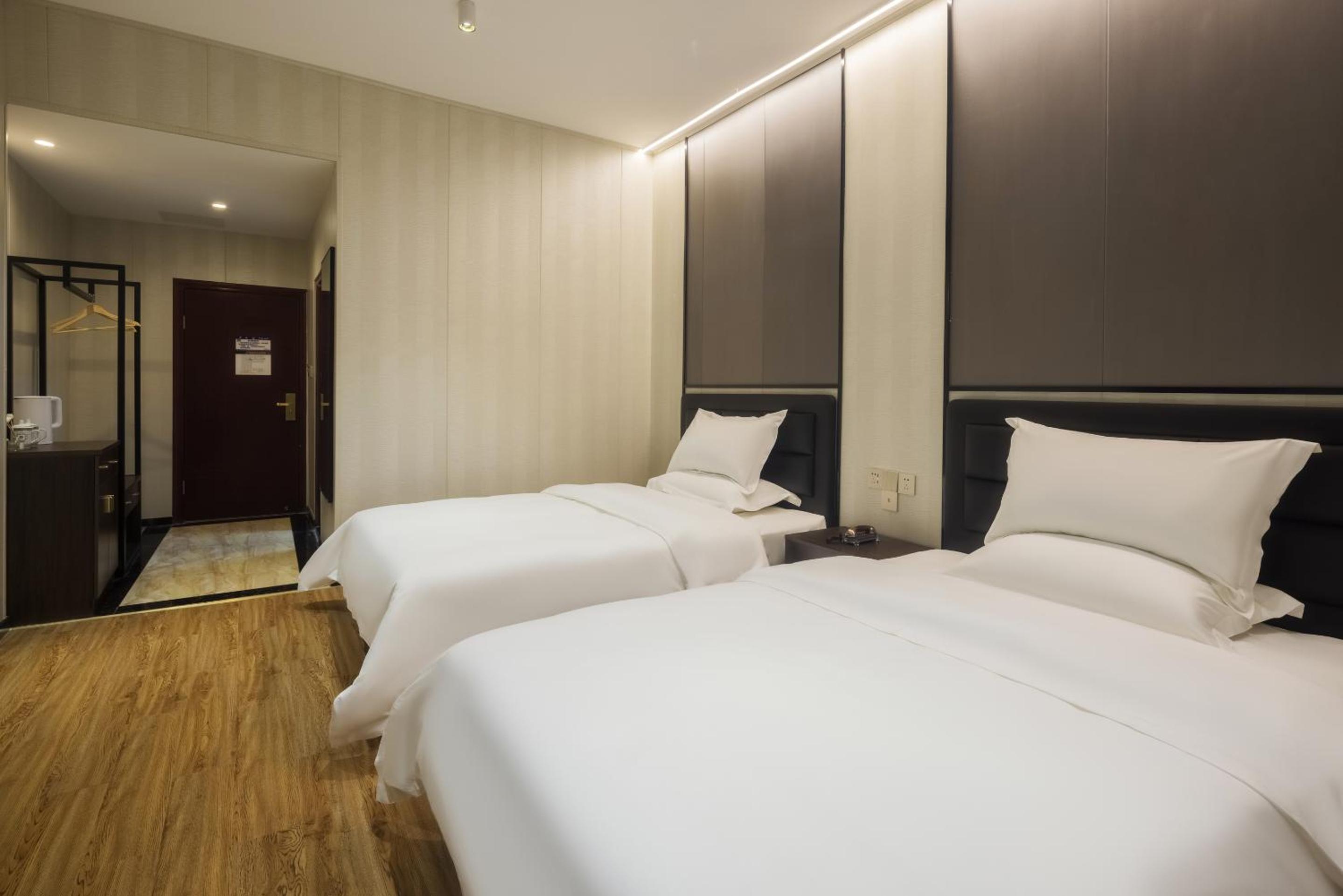 Deluxe Twin Room photo 2