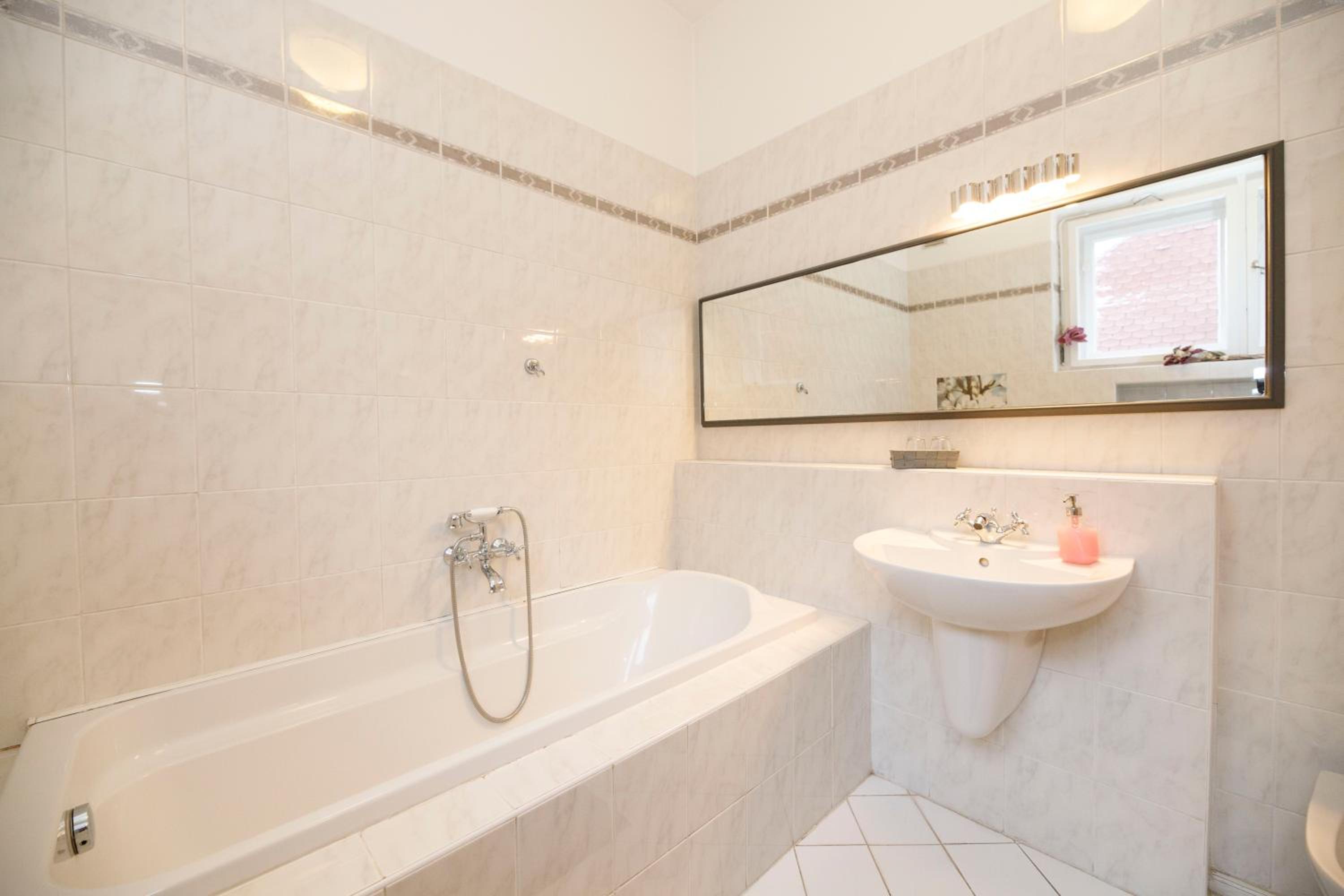 Deluxe Double or Twin Room photo 2