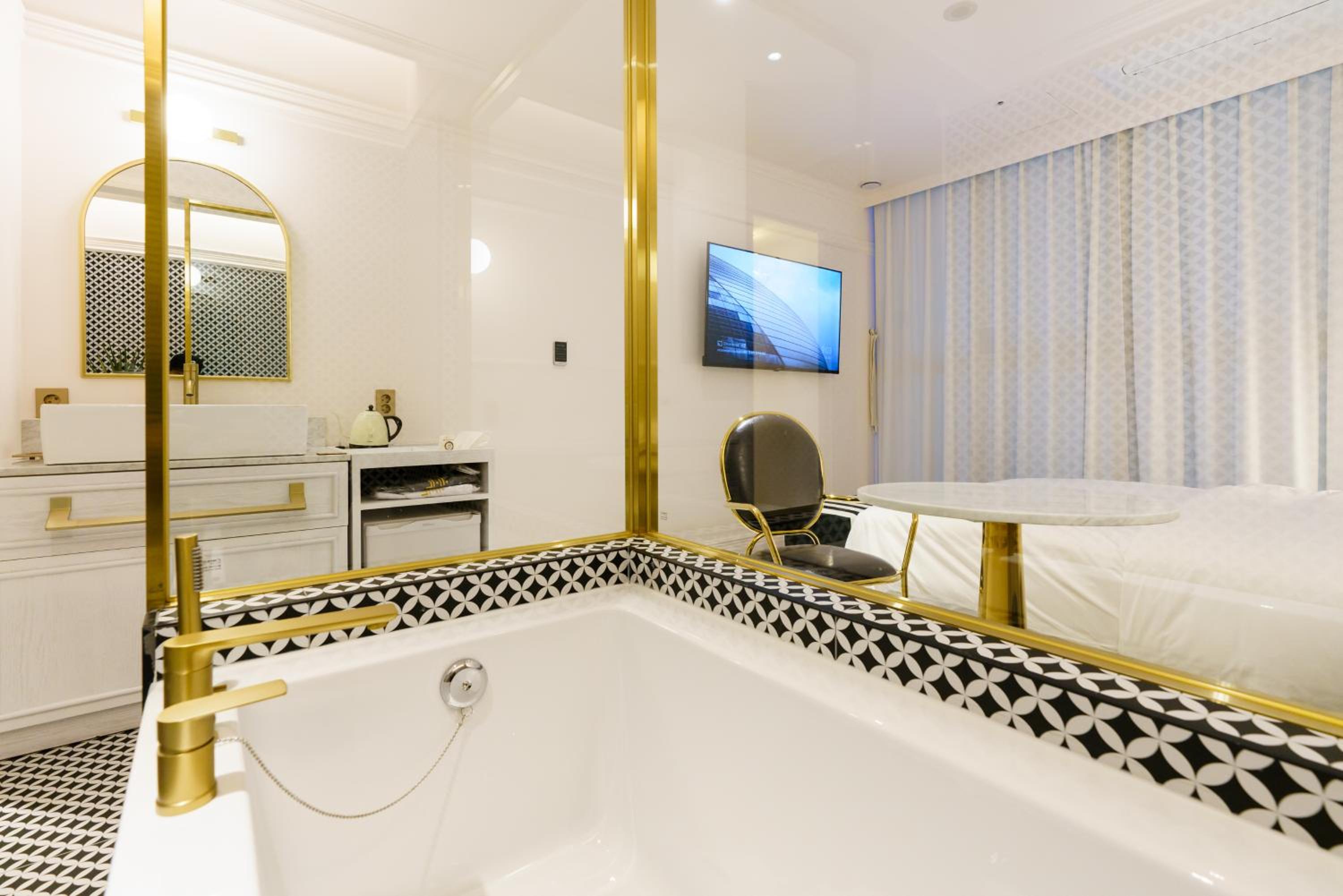 Deluxe Pretty Room Bathtub - Photo 10