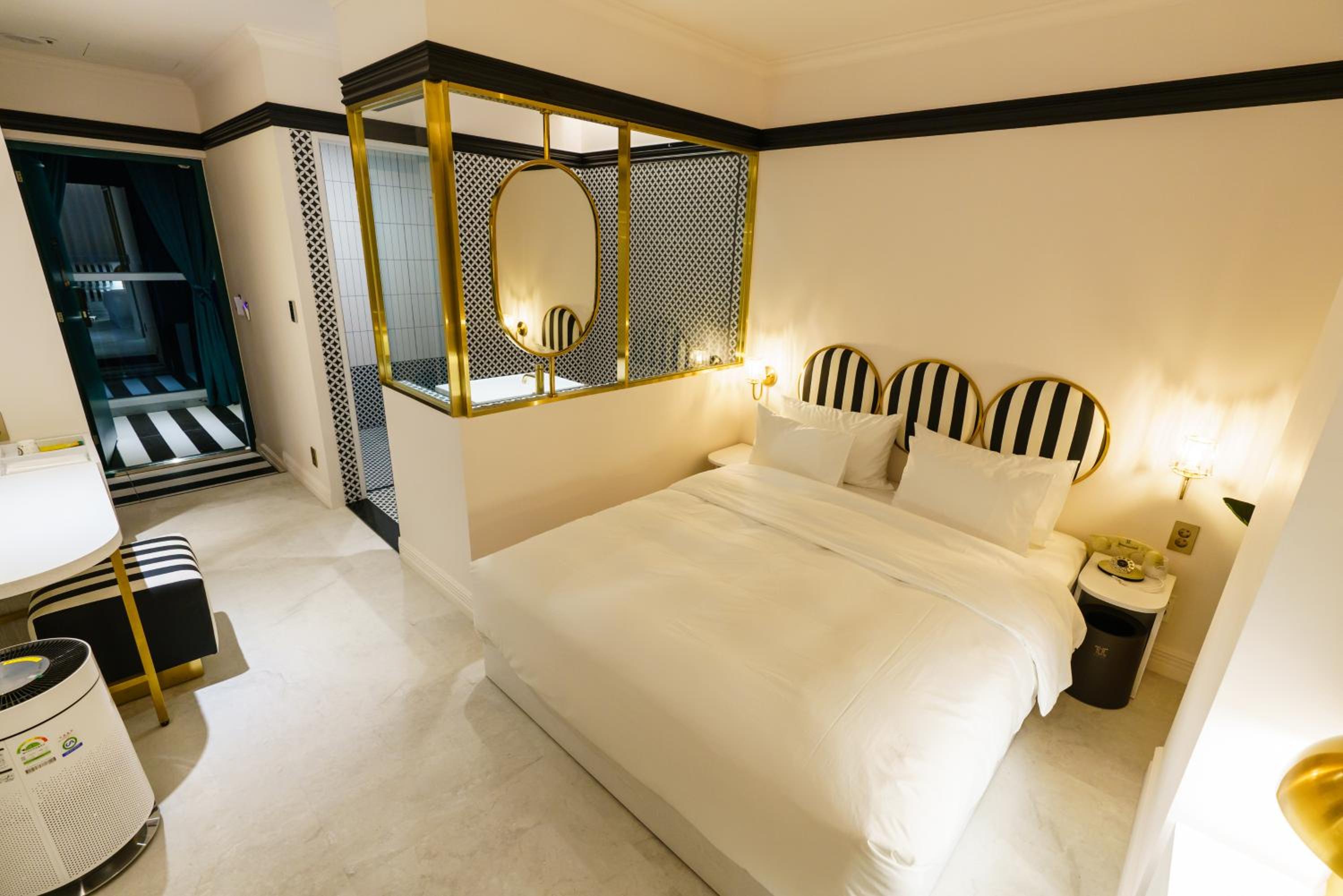 Deluxe Pretty Room Bathtub - Photo 6