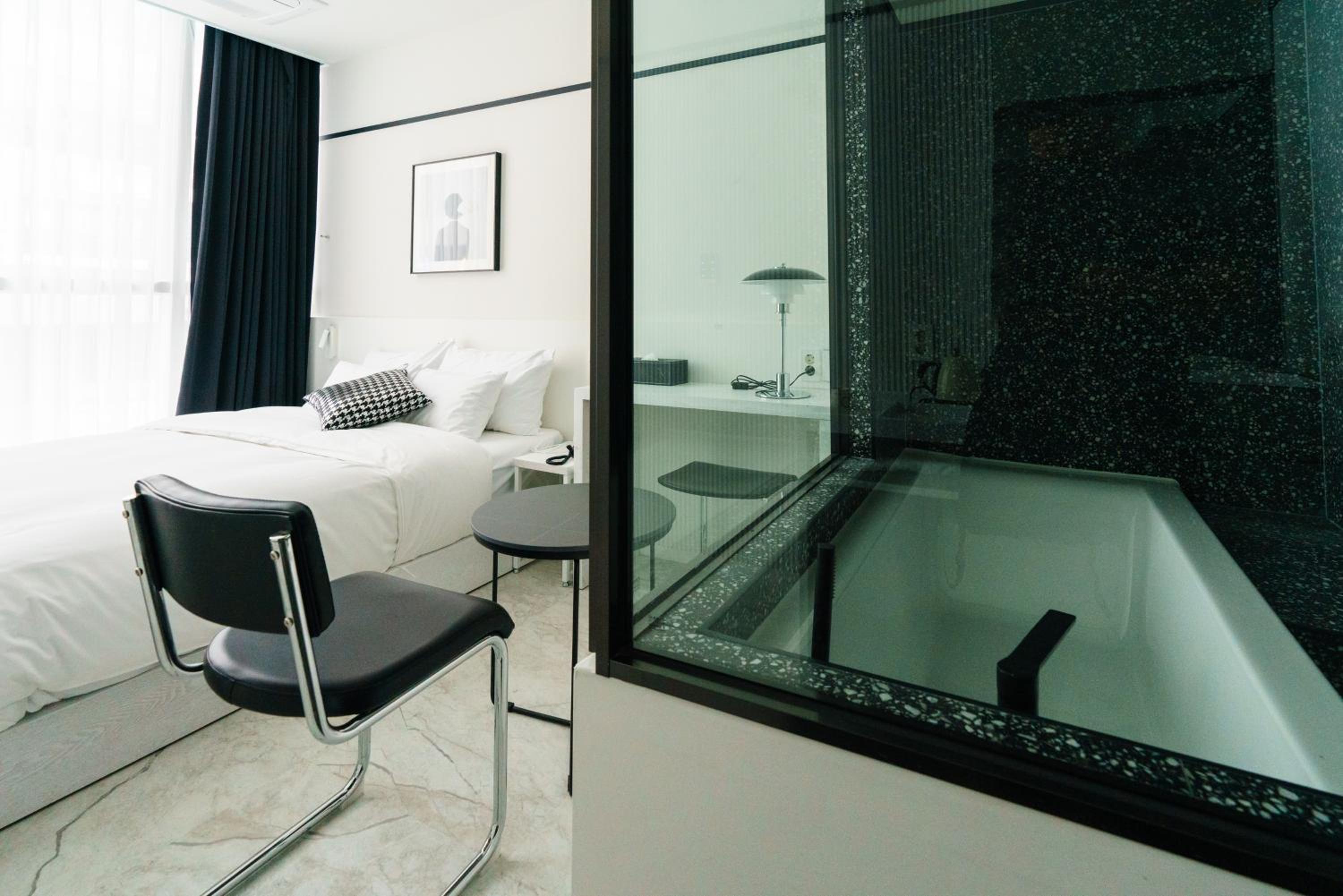 Deluxe Pretty Room Bathtub - Photo 3