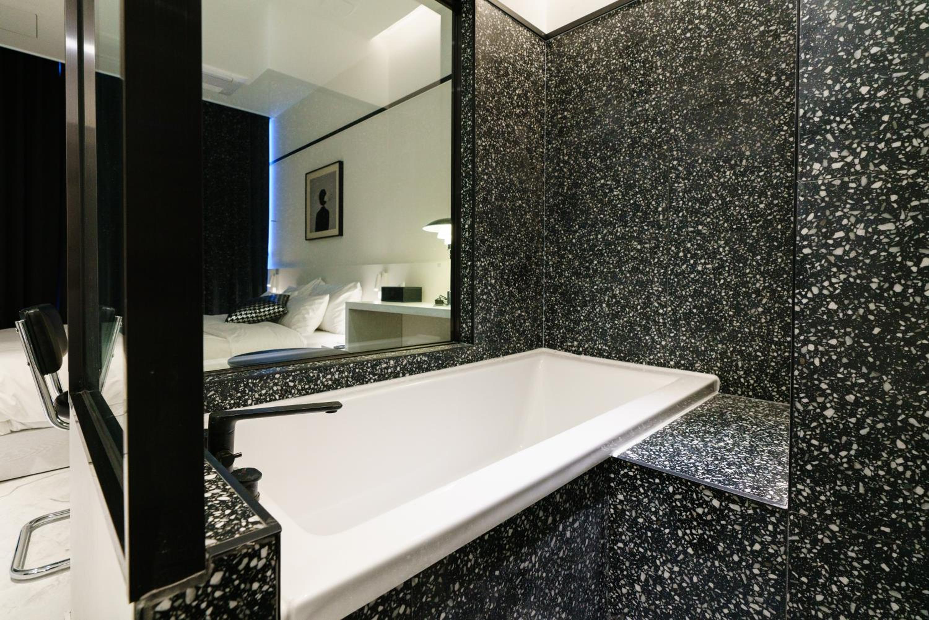 Deluxe Pretty Room Bathtub - Photo 12