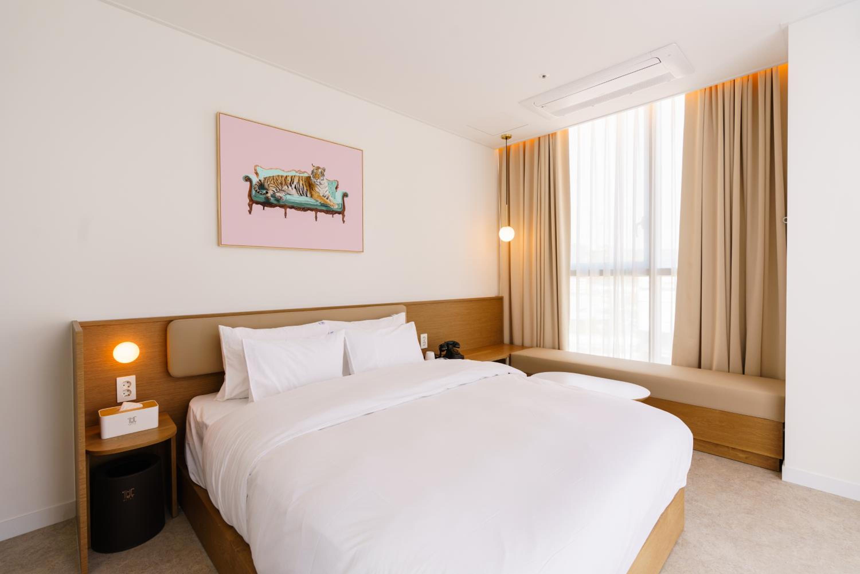 Premium Pretty Room Bathtub - Photo 14