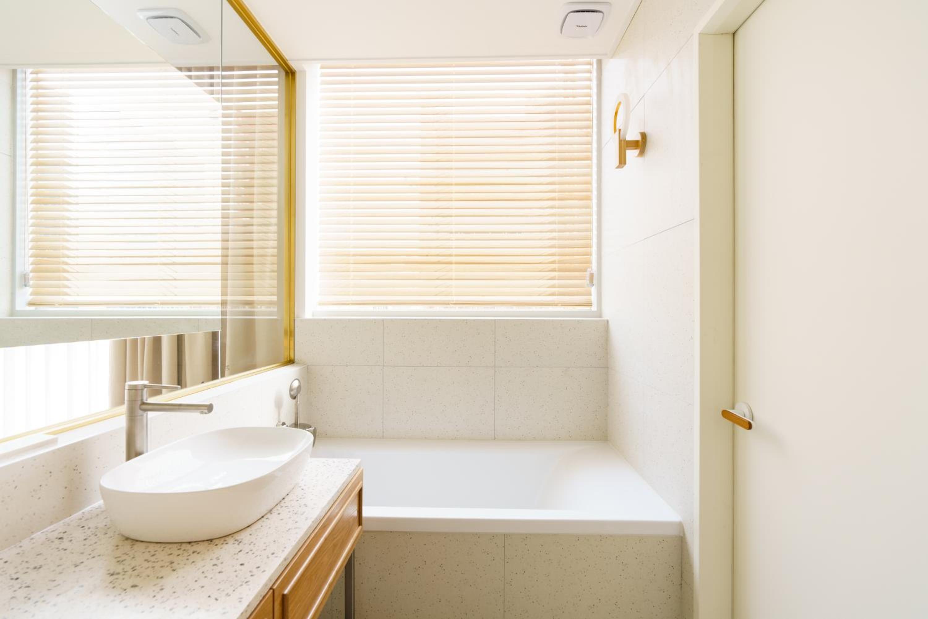 Premium Pretty Room Bathtub - Photo 11
