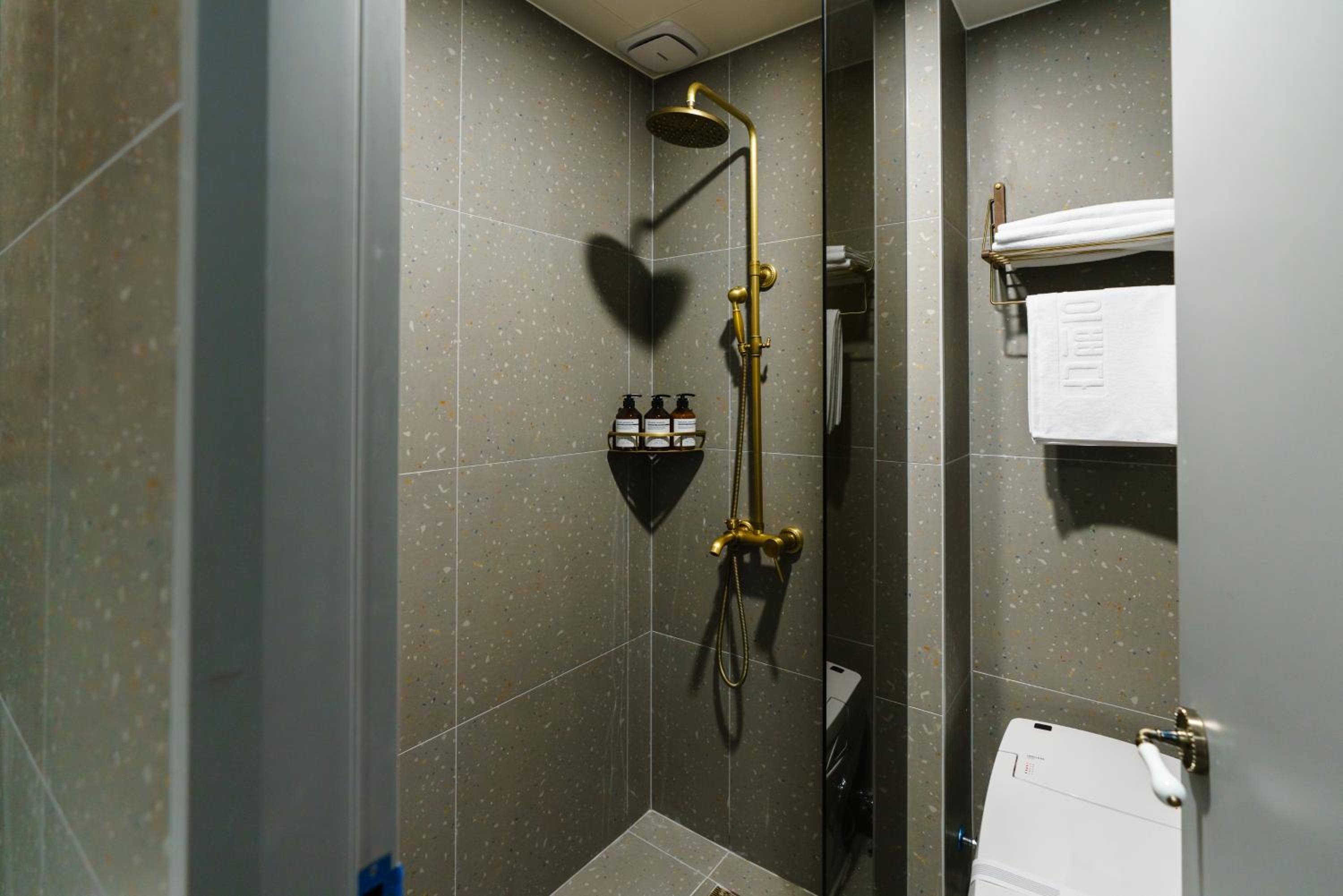Premium Pretty Room Bathtub - Photo 2