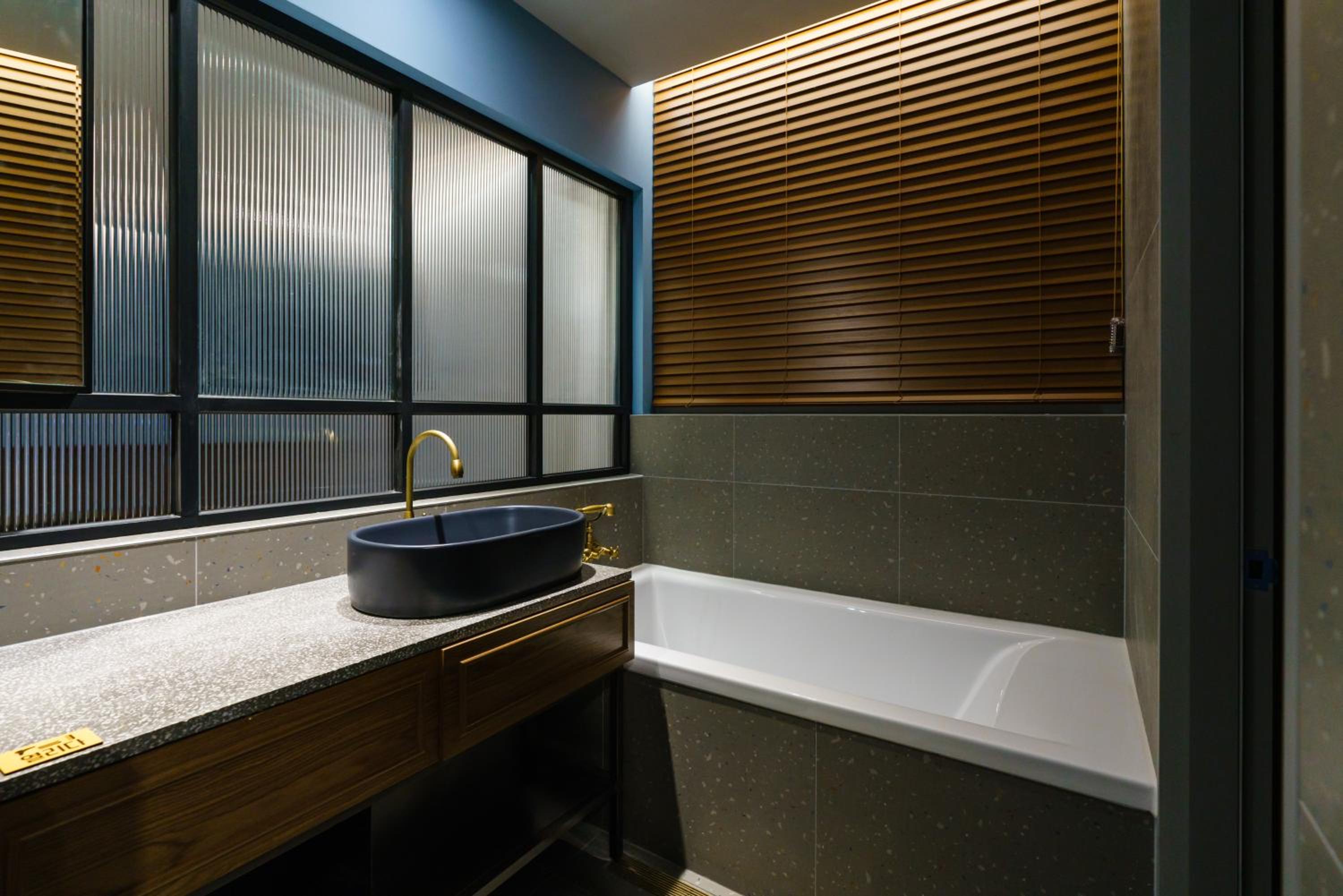 Premium Pretty Room Bathtub - Photo 3
