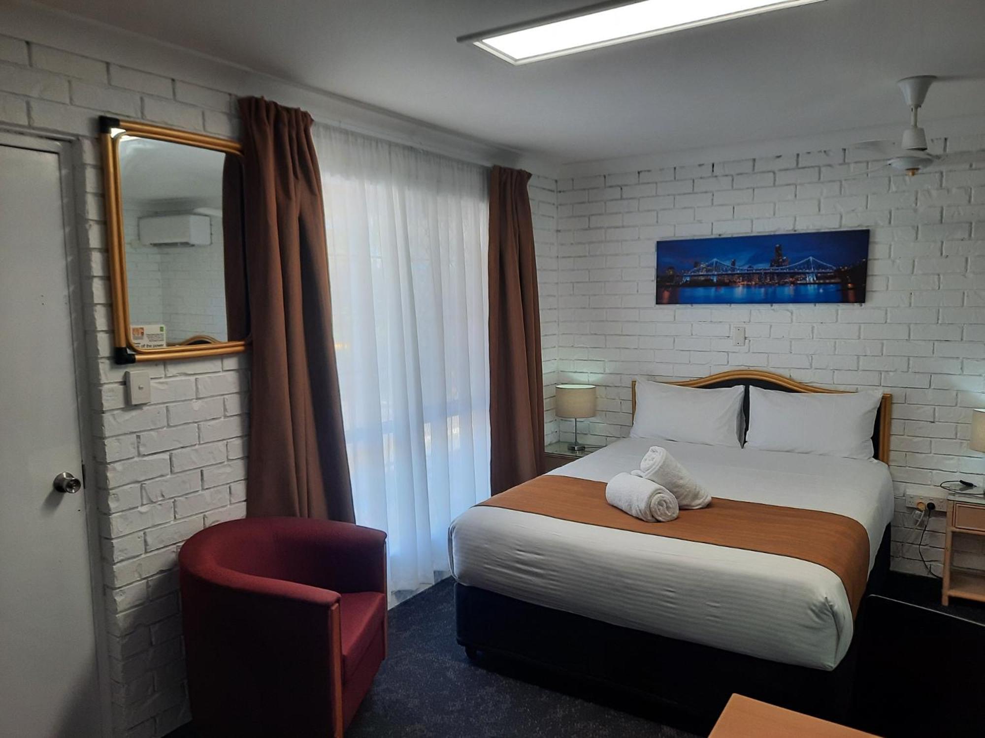 Triple Room with Pool View photo 3