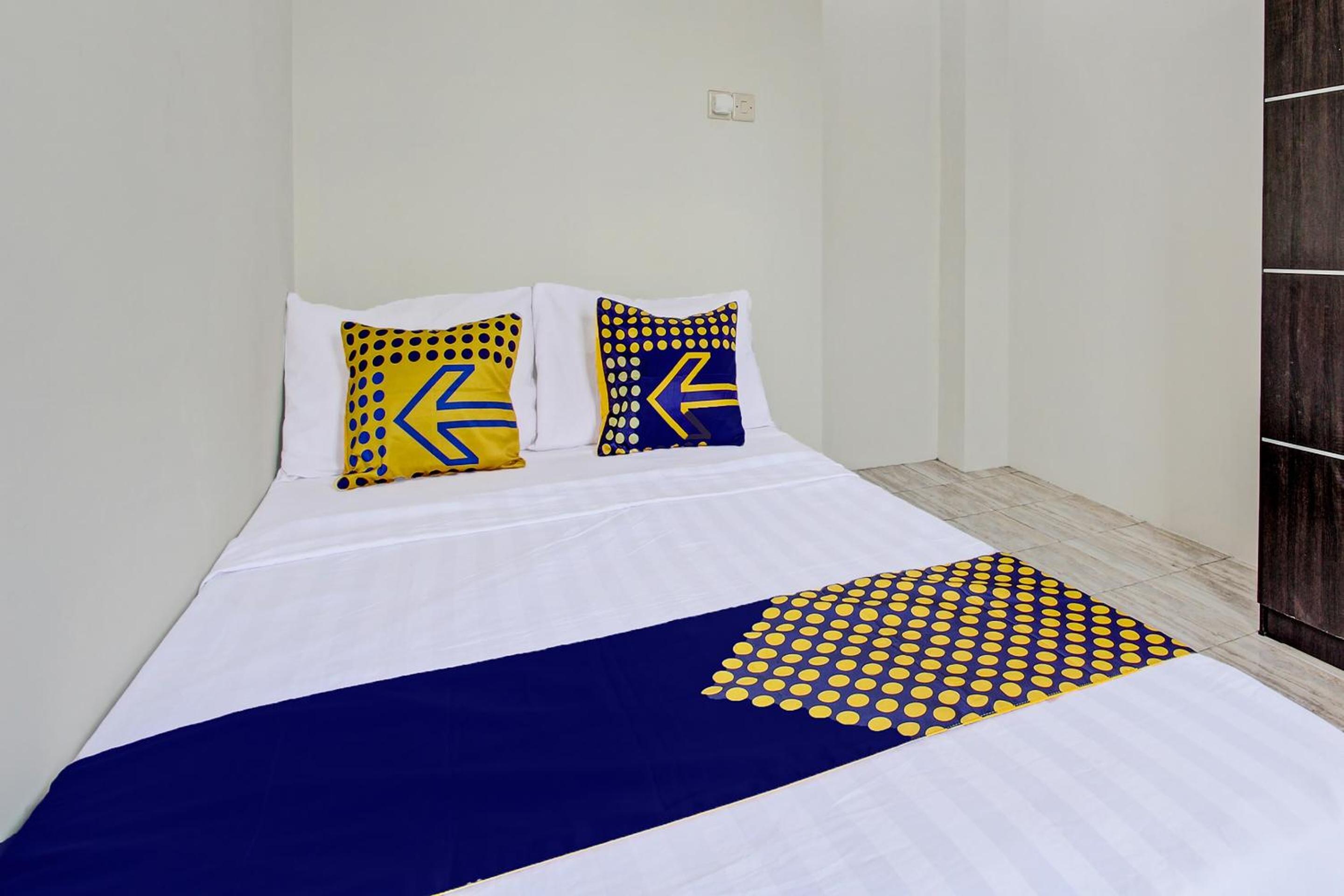 Budget Double Room - Photo 14