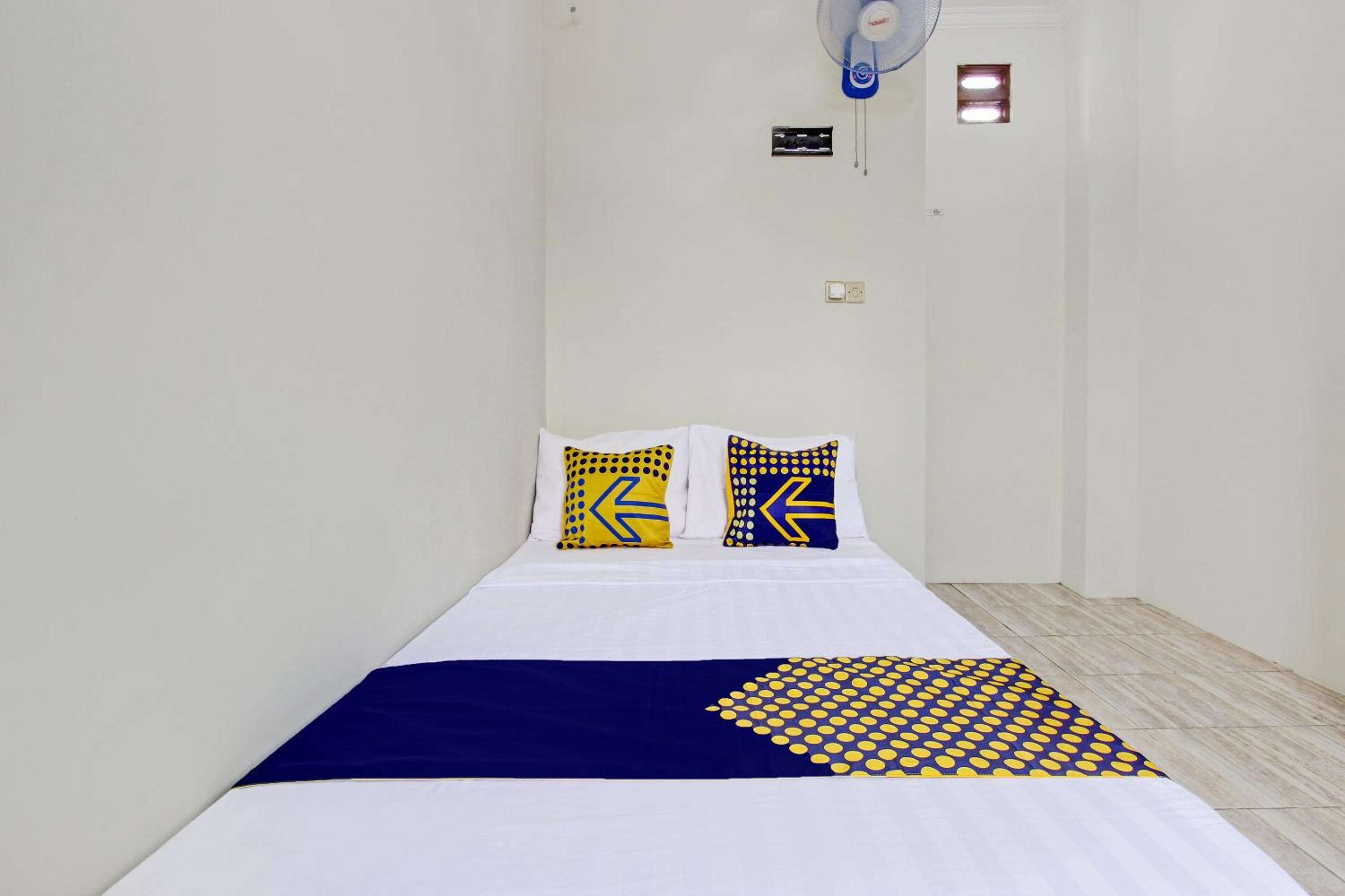 Budget Double Room - Photo 10