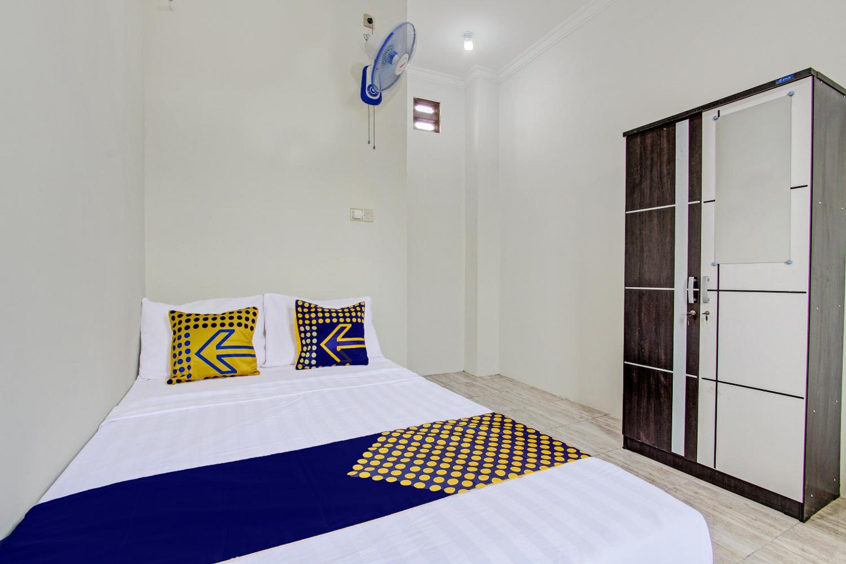 Budget Double Room - Photo 16