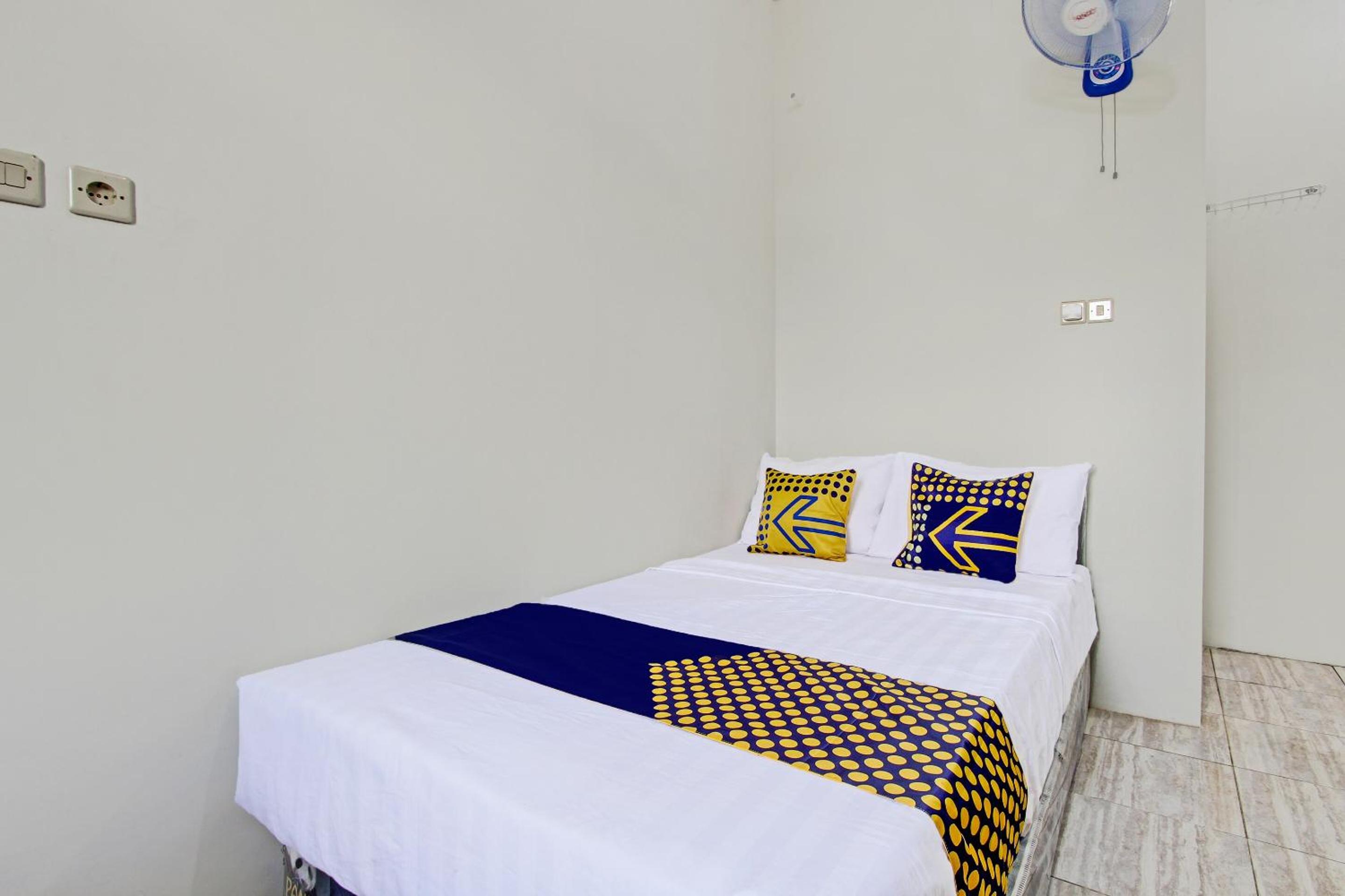 Budget Double Room - Photo 1