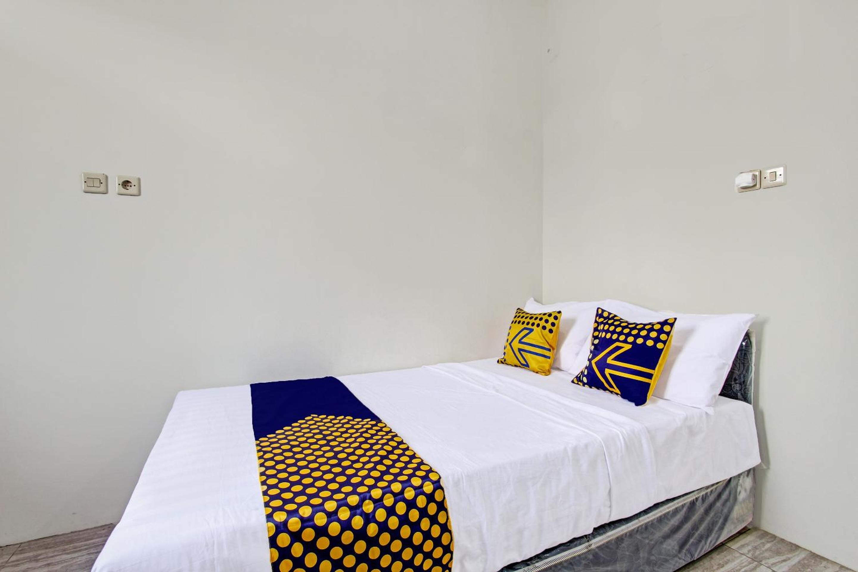 Budget Double Room - Photo 8