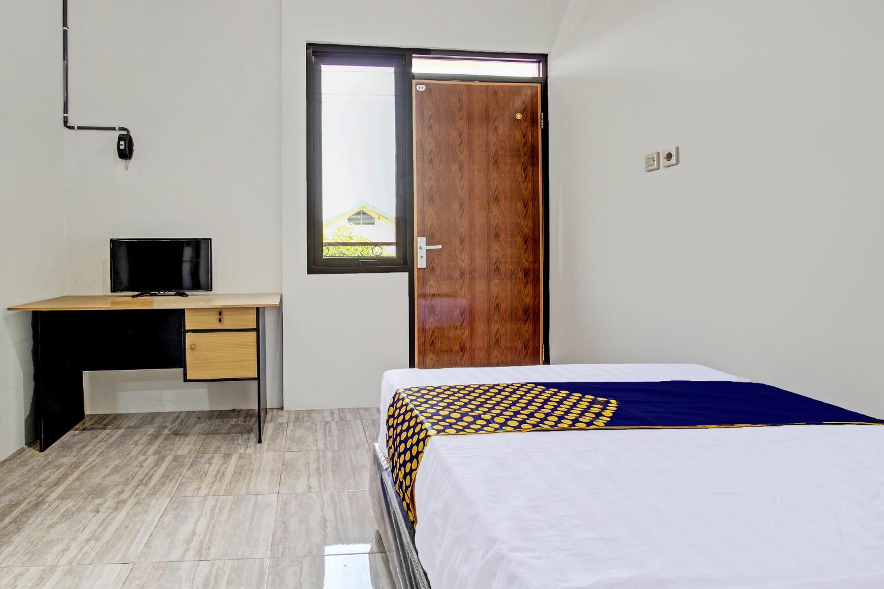 Budget Double Room - Photo 7