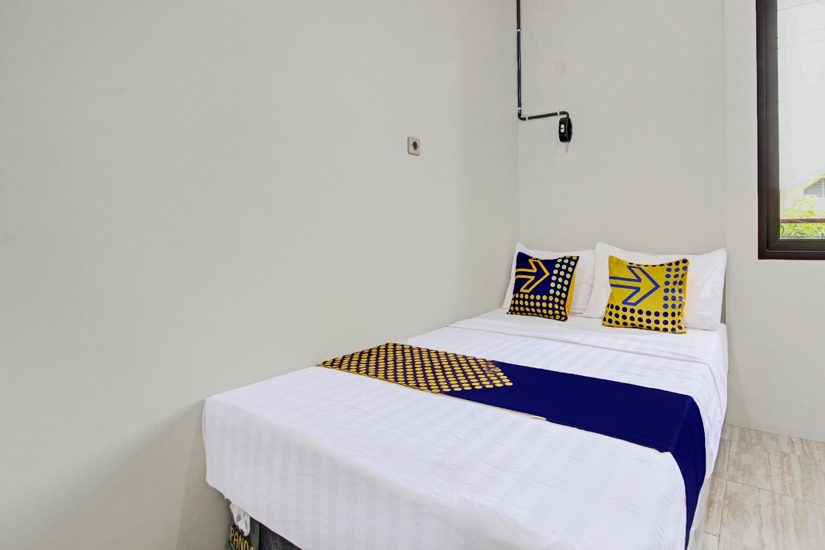 Budget Double Room - Photo 6