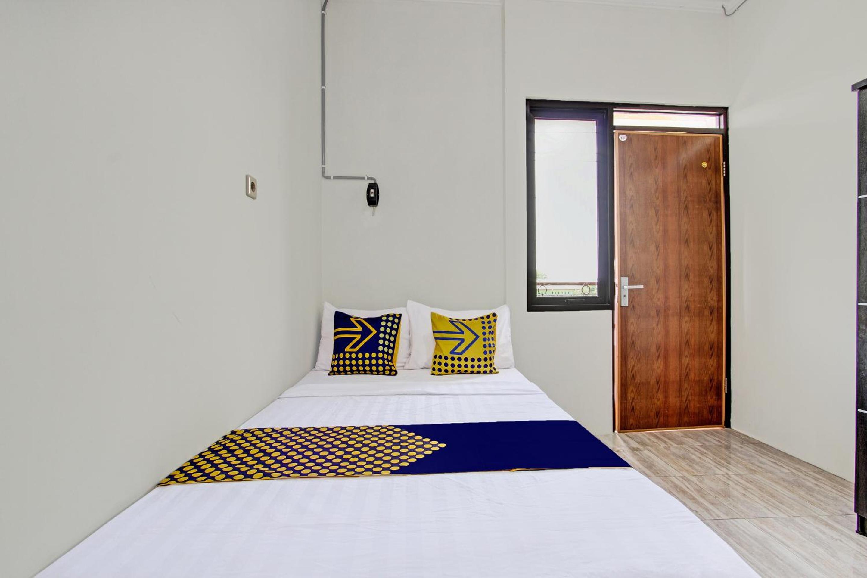Budget Double Room - Photo 5