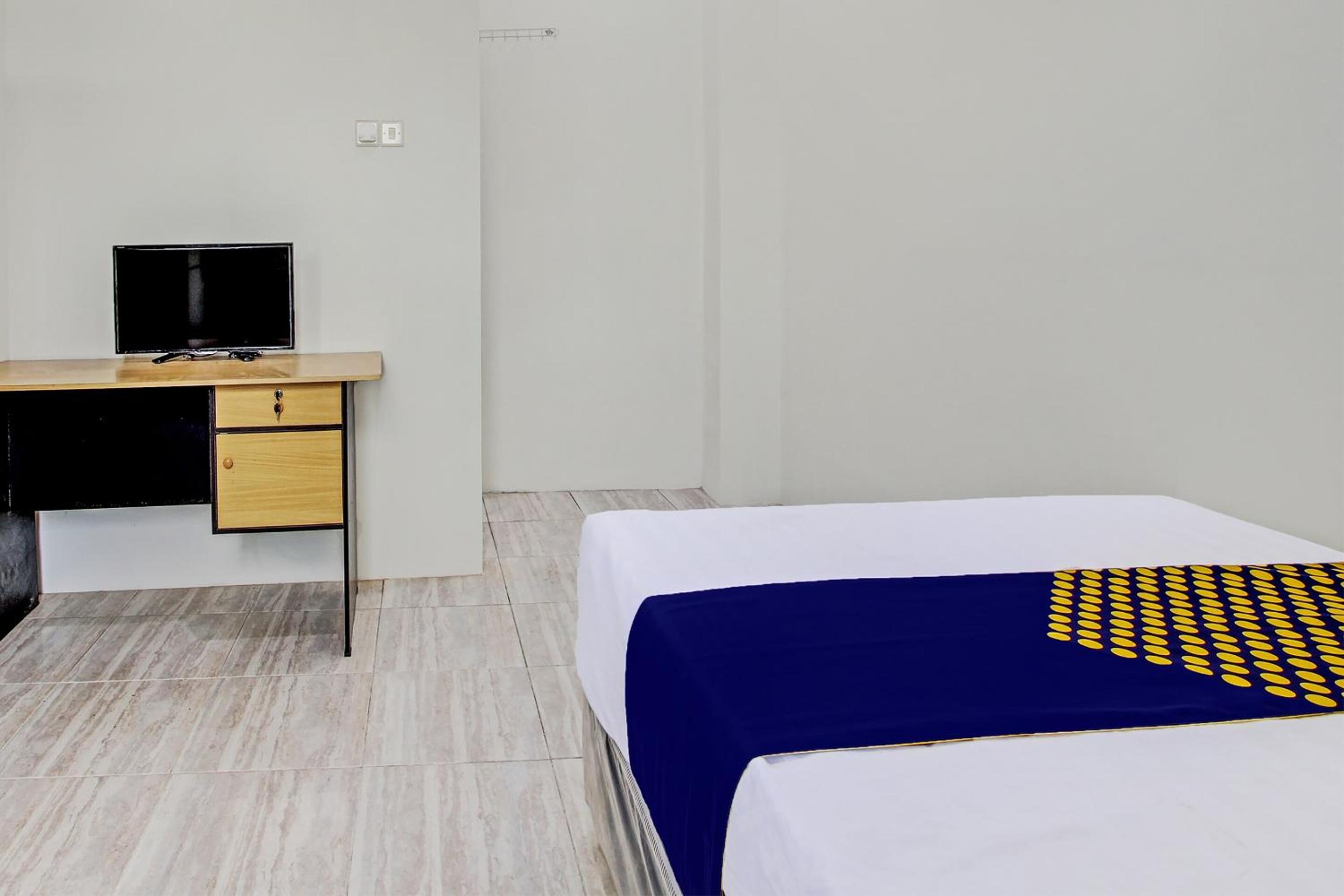 Budget Double Room - Photo 4