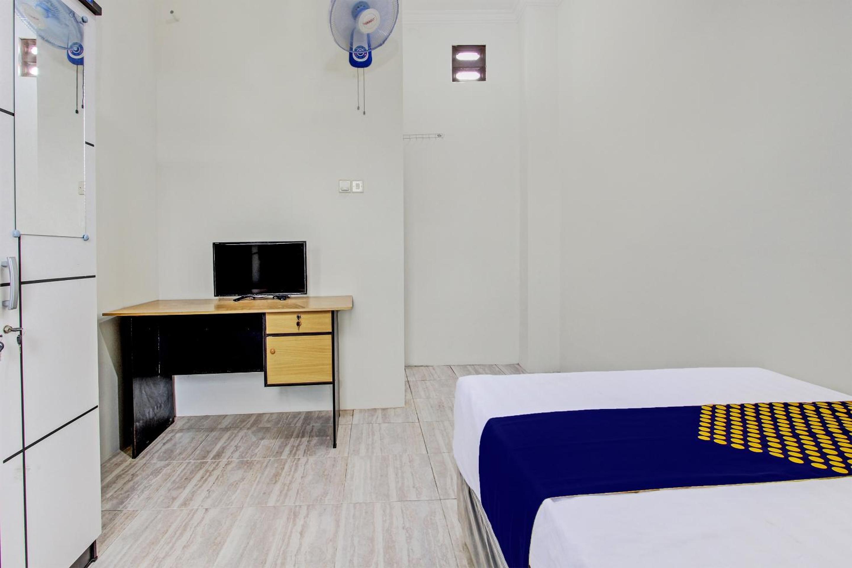 Budget Double Room - Photo 3
