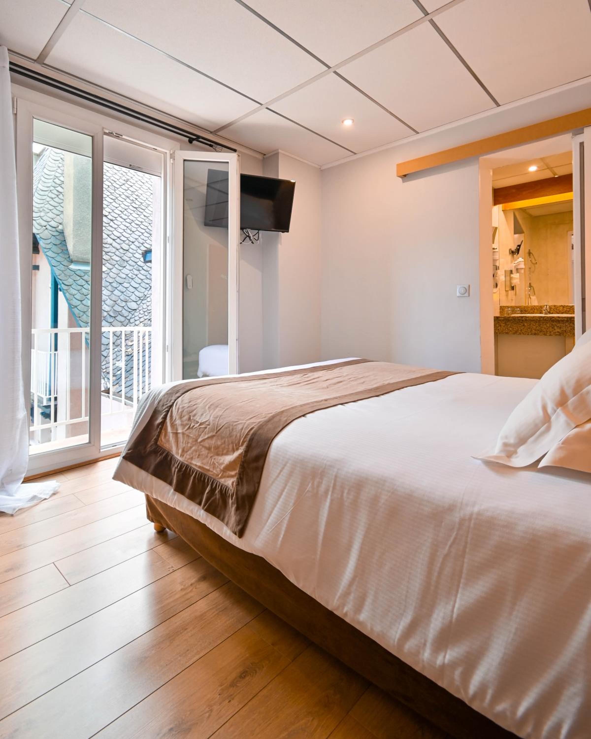 Double Room With Bath And Air Conditioning  photo 1