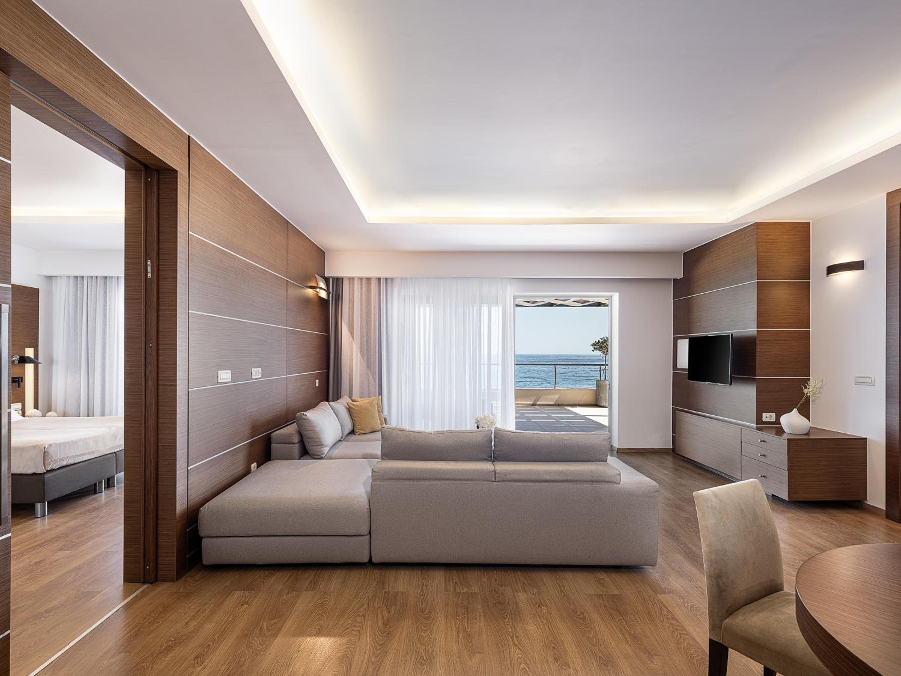 Imperial 2-Bedroom Suite Waterfront photo 2