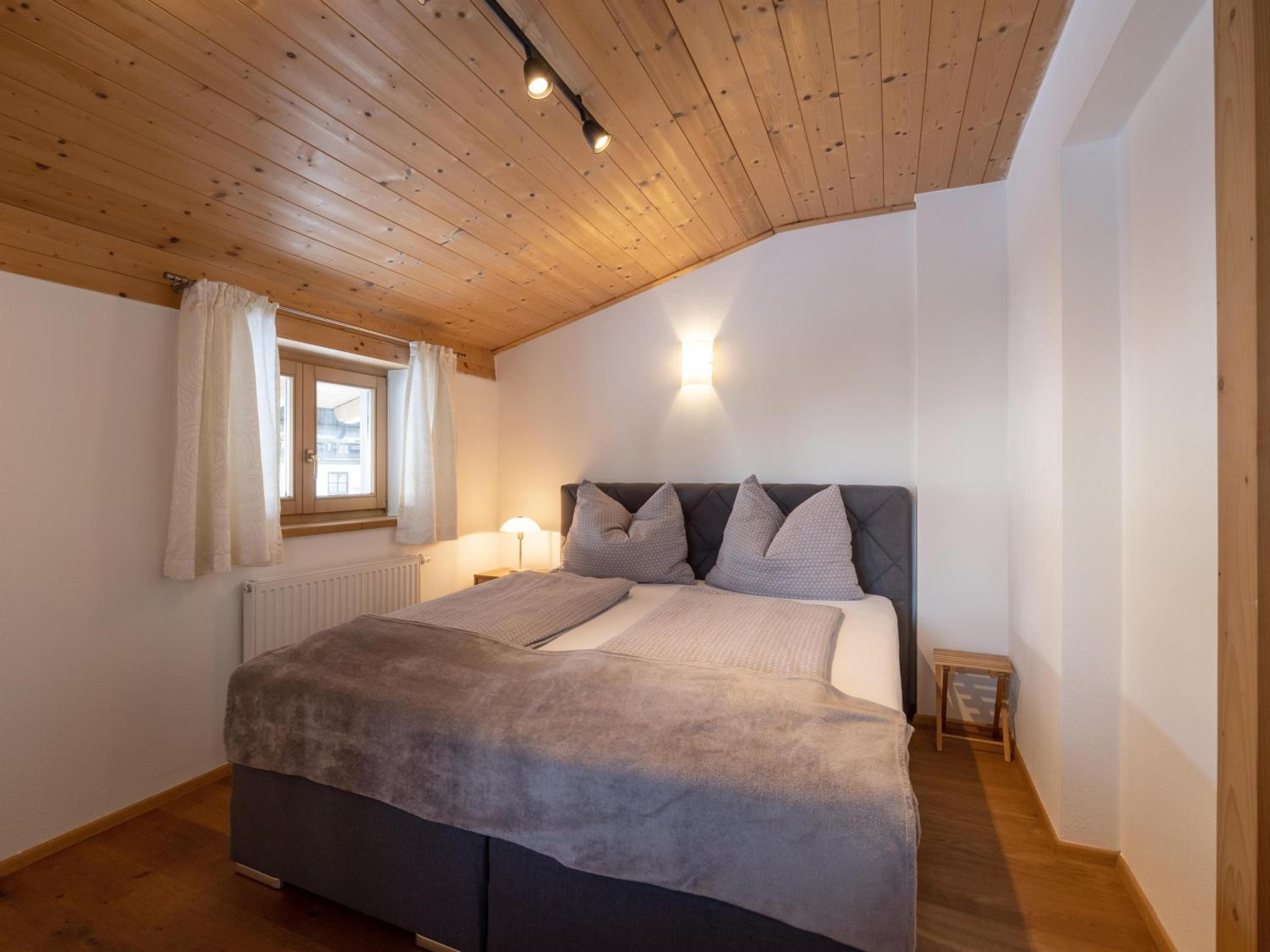 Three-Bedroom Apartment with Shower photo 1