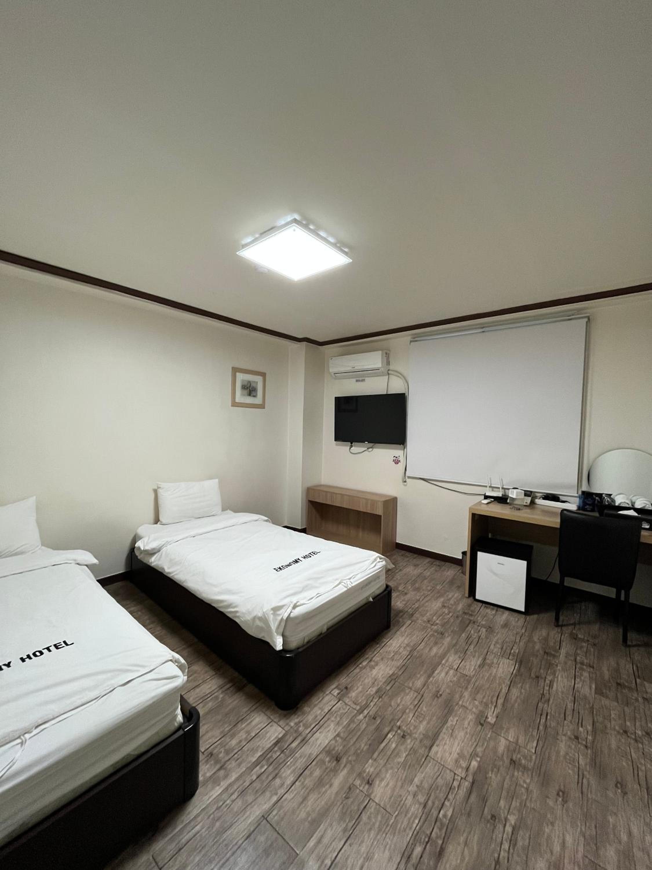Standard Twin Room photo 3