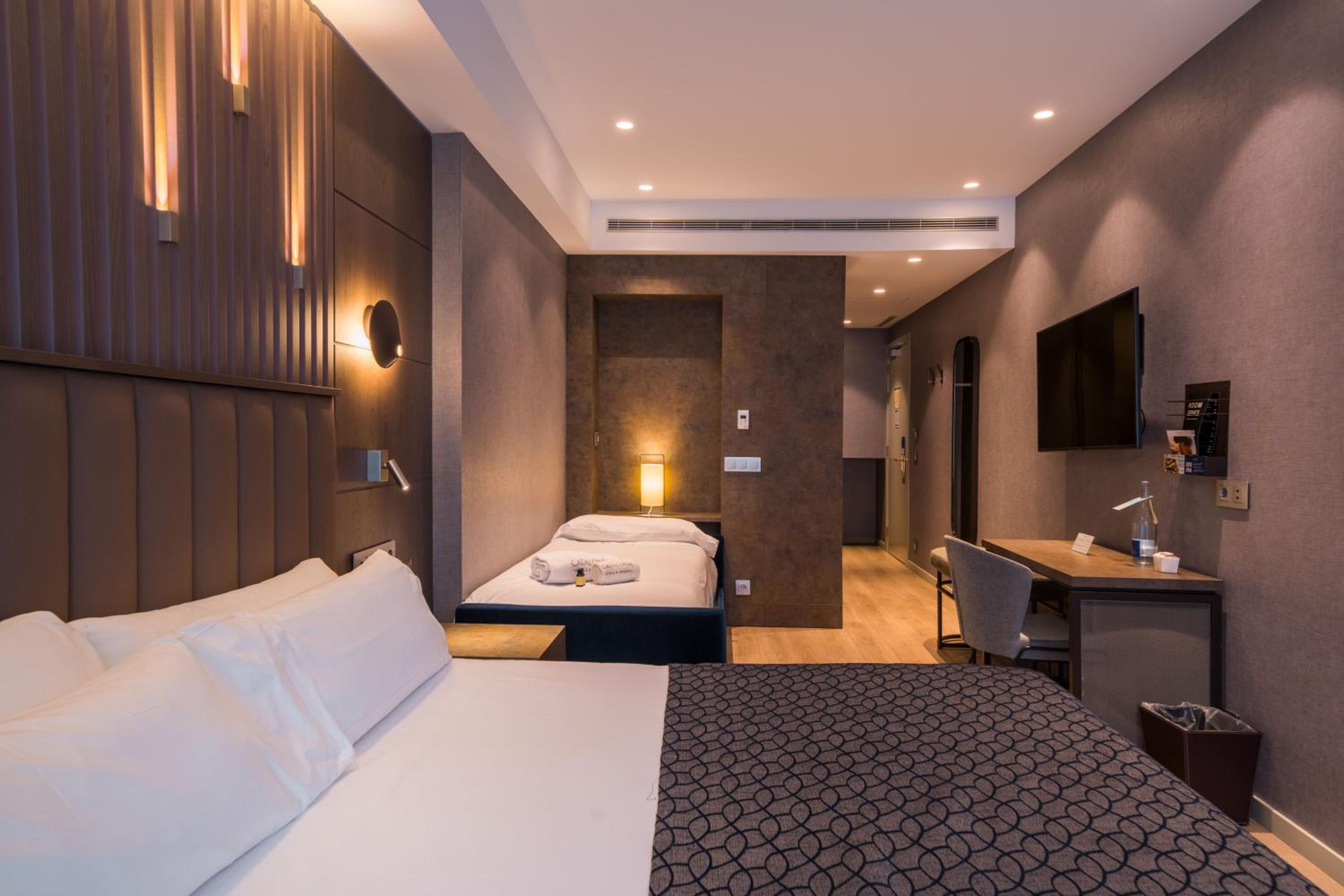 Premium Room (2 Adults + 1 Child) - Photo 4