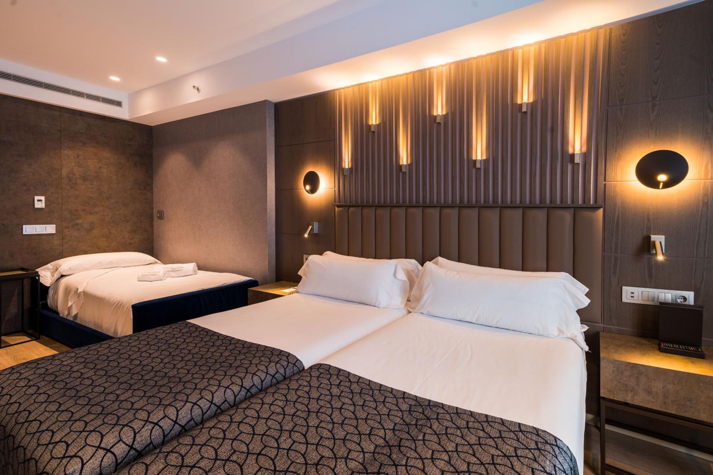 Premium Room (2 Adults + 1 Child) - Photo 1