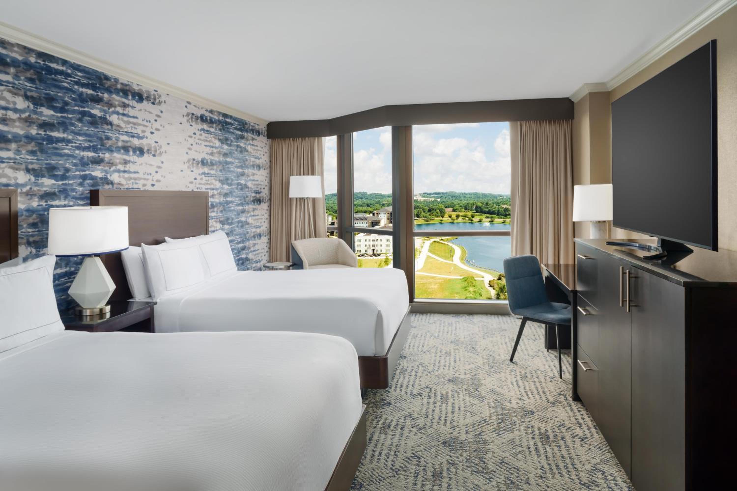 Queen Room with Two Queen Beds and Lake View