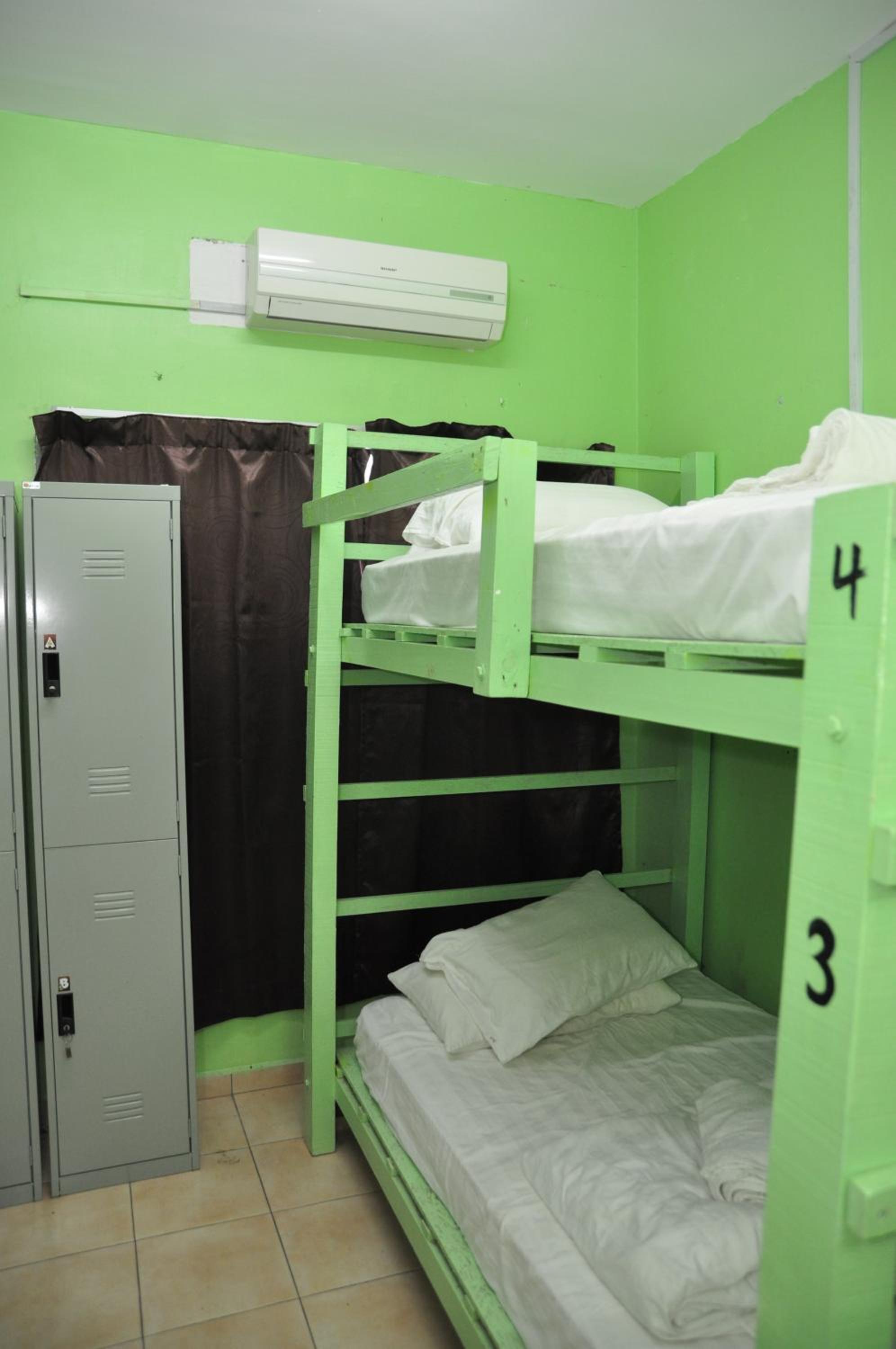 6-Bed Female Dormitory Room photo 3