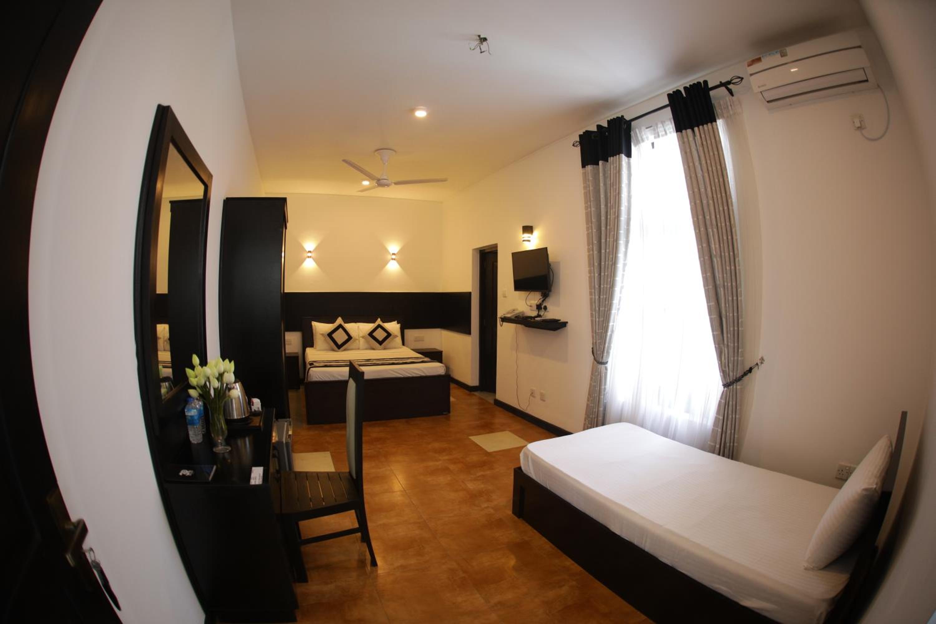 Basic Triple Room photo 3