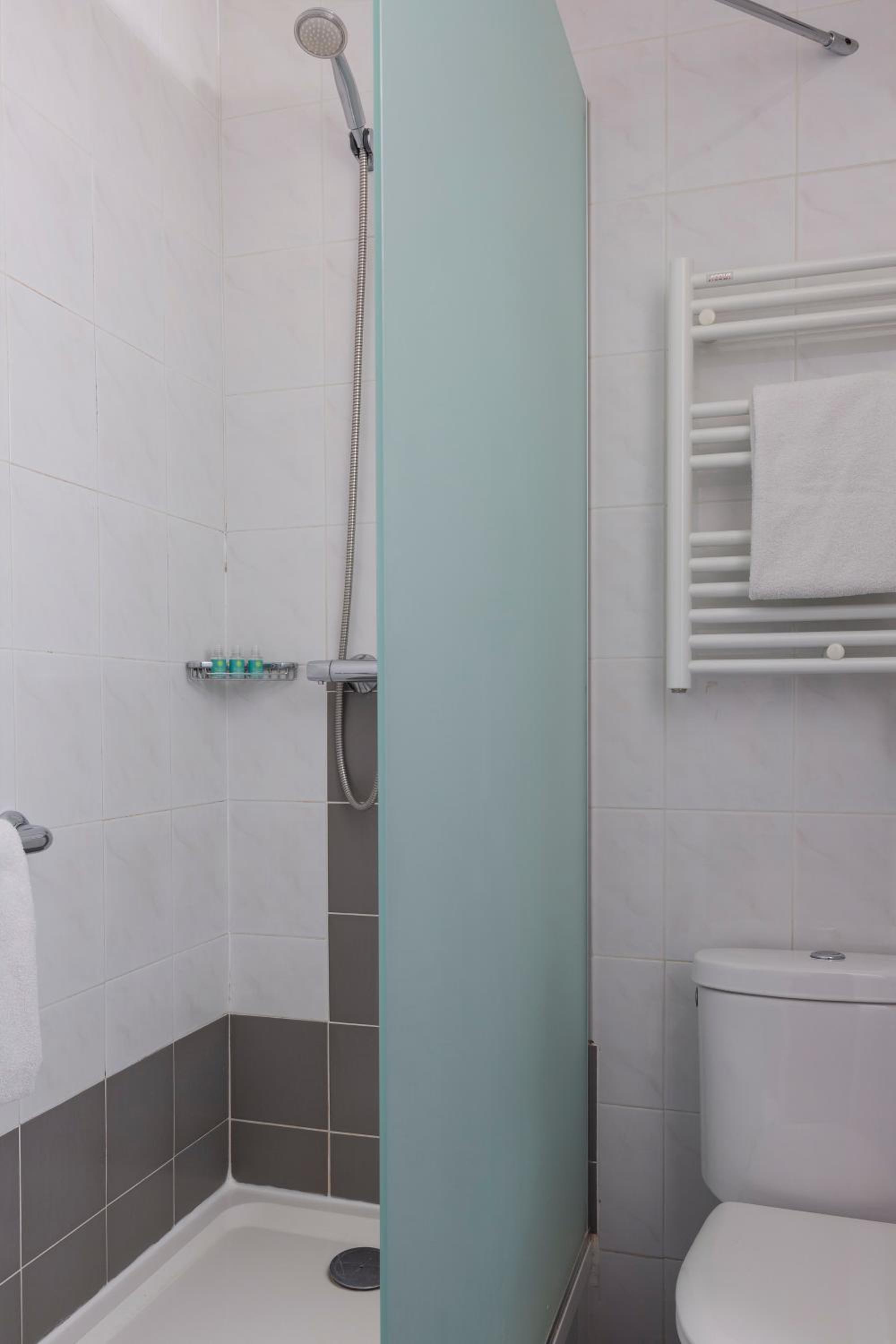 Double Room - Photo 8