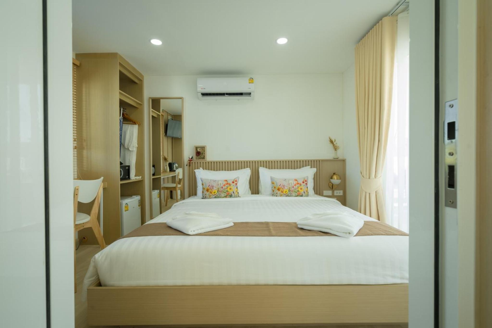 Two-Bedroom House - Photo 5