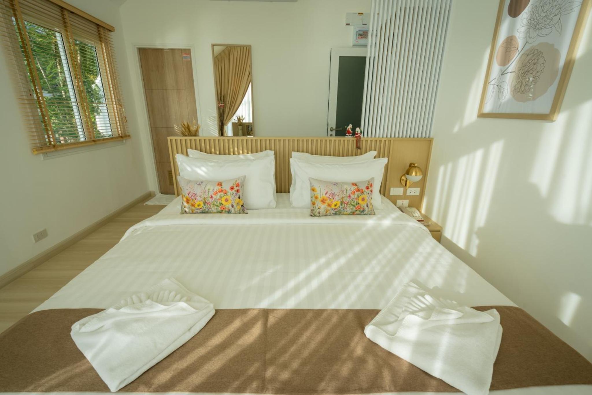 Two-Bedroom House - Photo 1