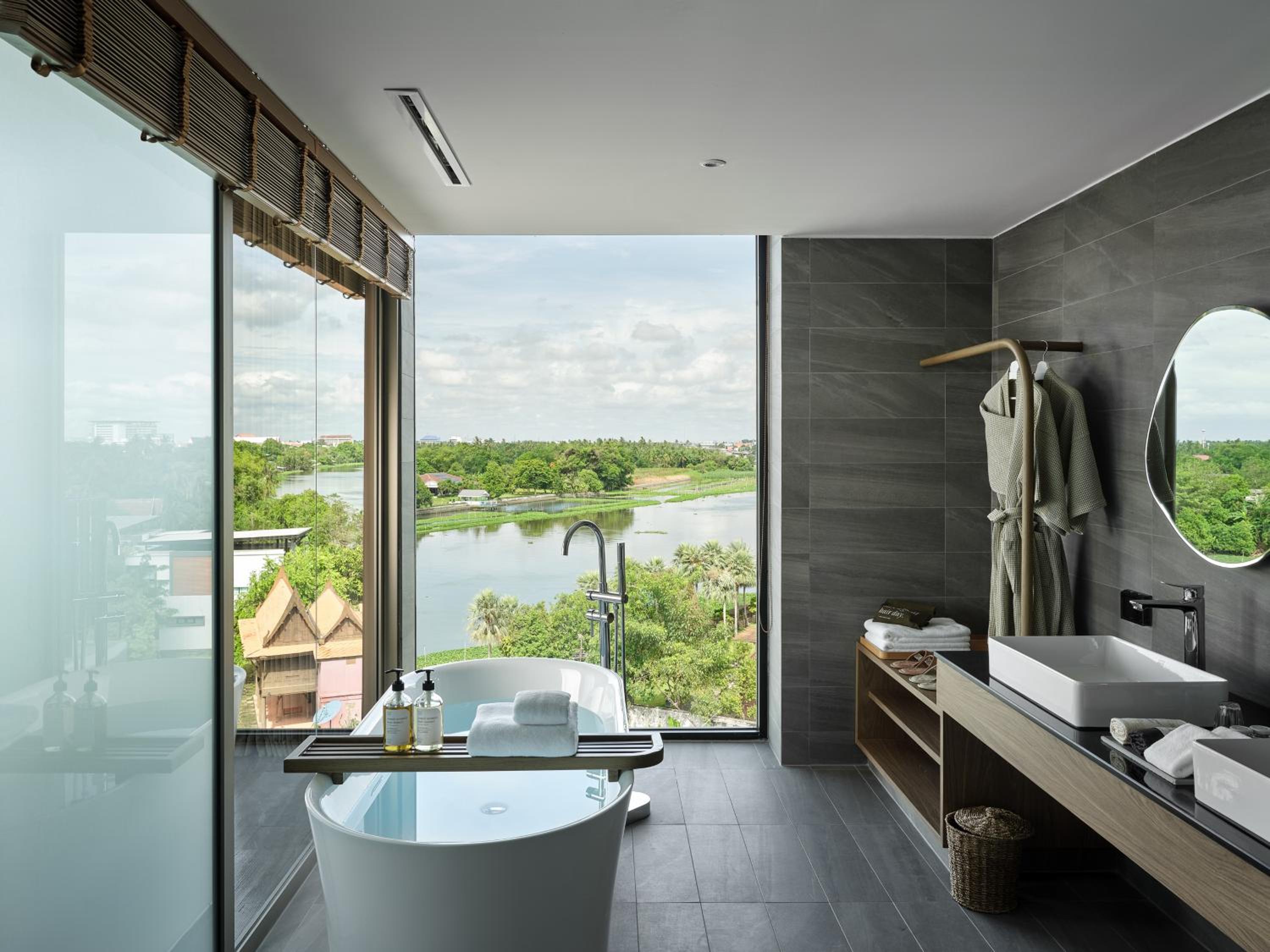 Suite with River View - Photo 2