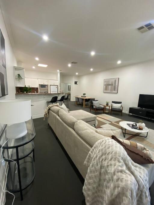 Three-Bedroom Apartment photo 1