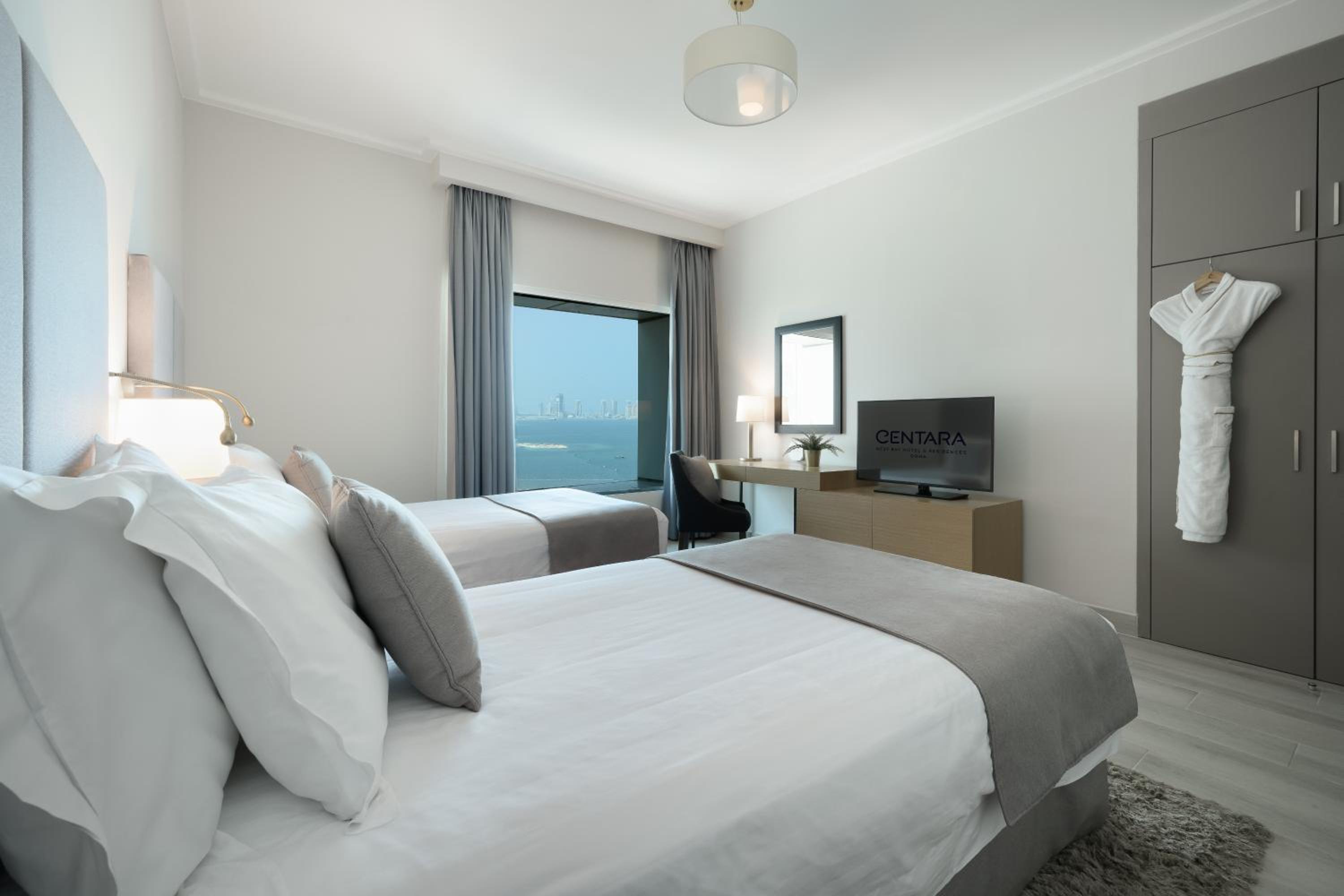Executive Two Bedroom Partial Seaview Residence - Photo 5