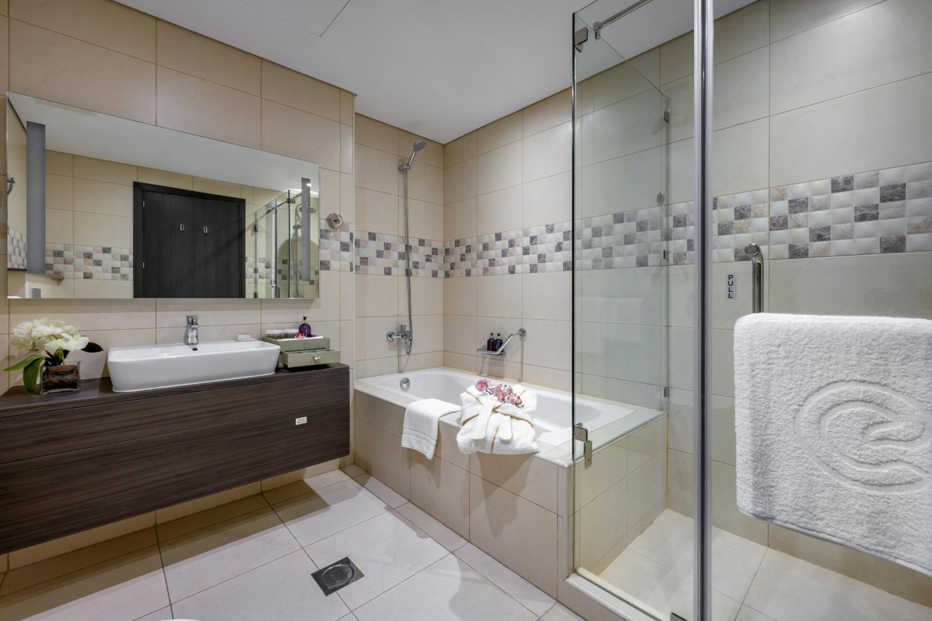 Deluxe Three Bedroom City View Residence - Photo 2