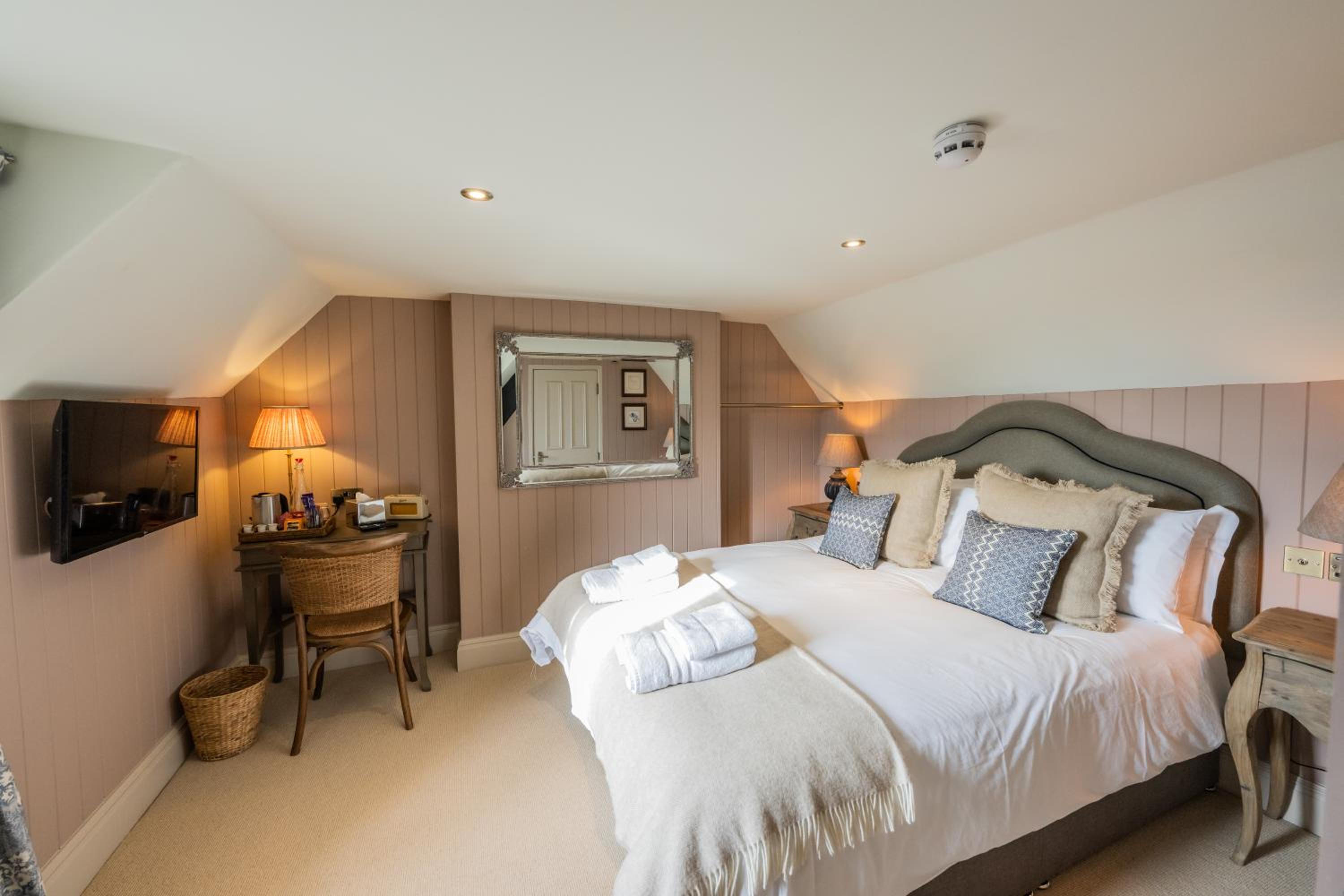 Deluxe Double Room with Bath photo 1