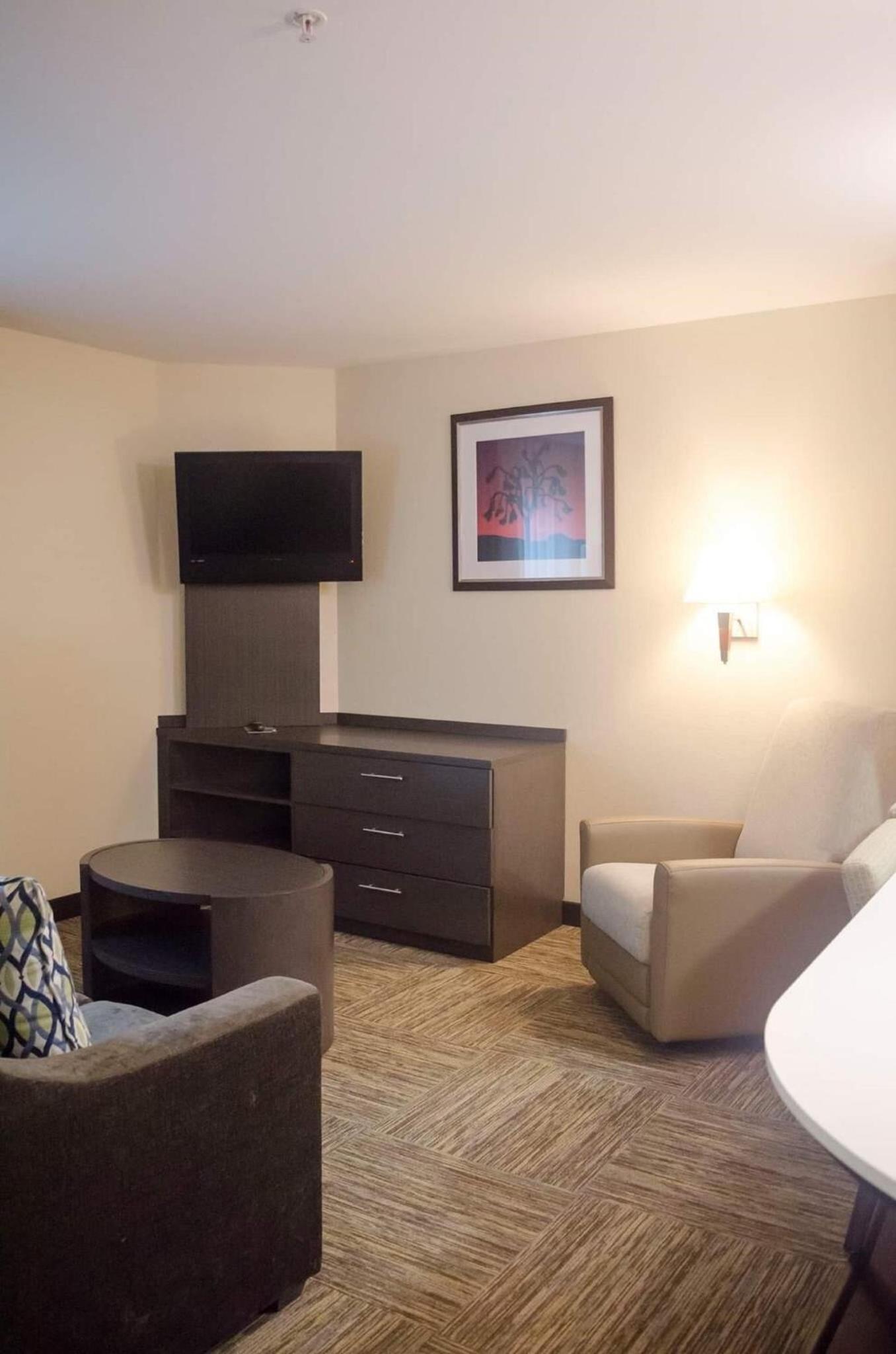 One-Bedroom Queen Suite - Photo 10