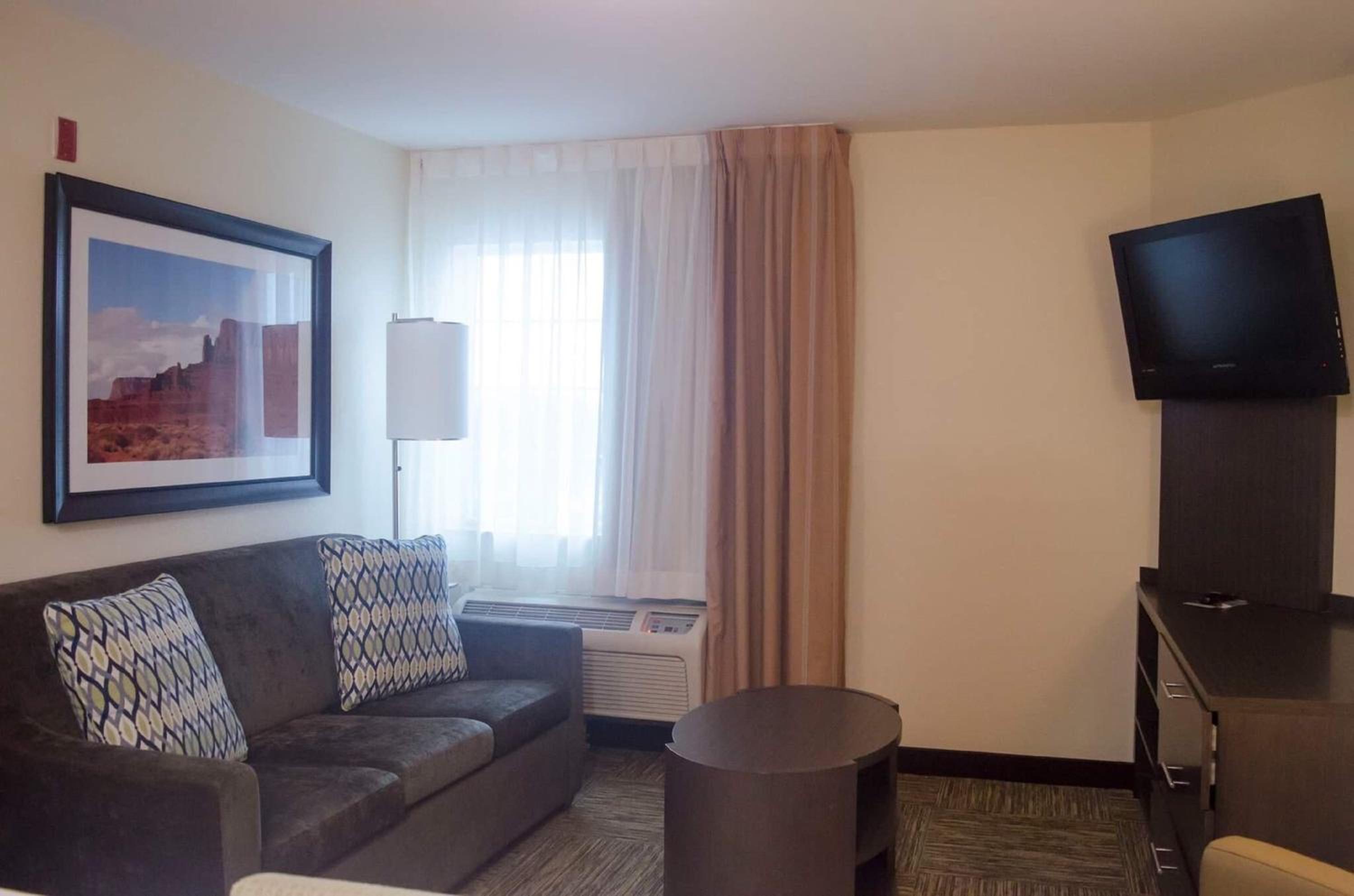 One-Bedroom Queen Suite - Photo 11