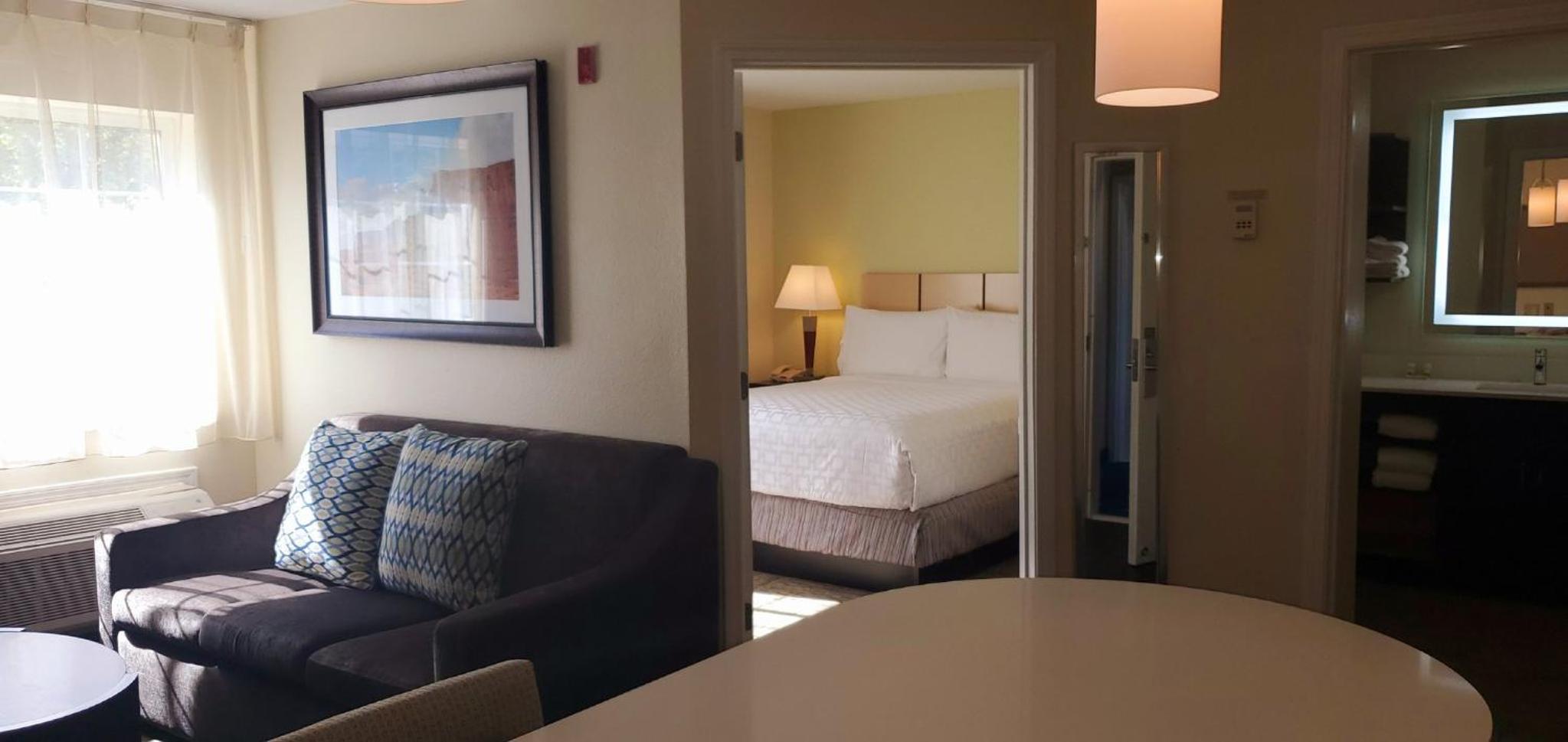 One-Bedroom Queen Suite - Photo 2