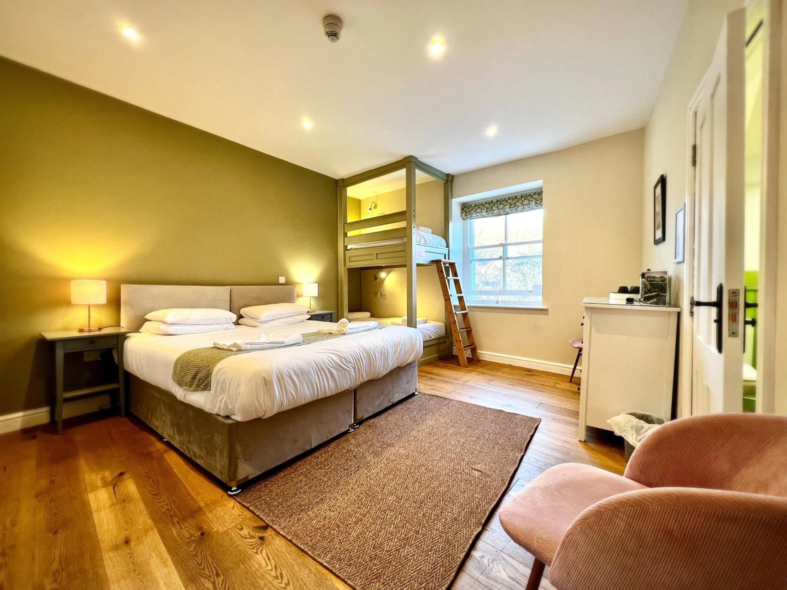Deluxe Family Room - Photo 1