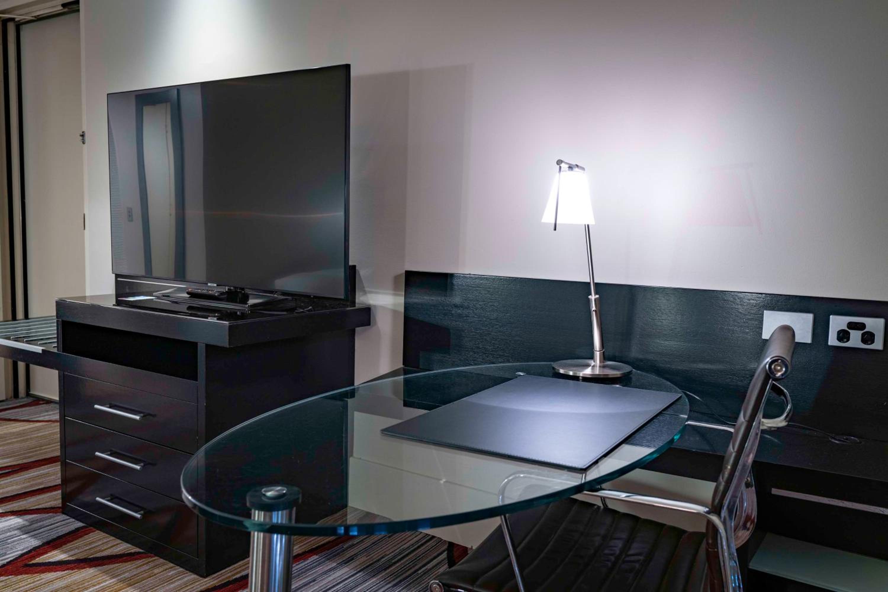 King Hilton Executive Room with Water View