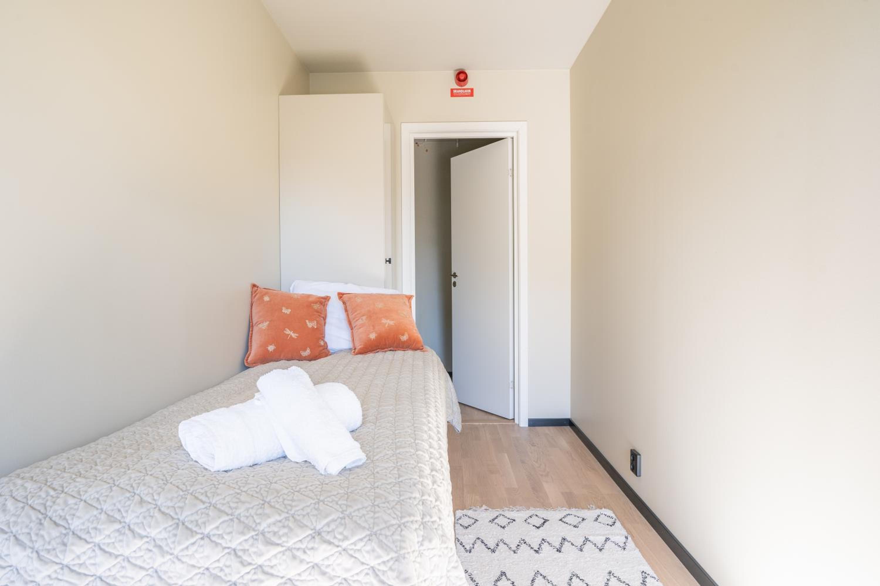 Three-Bedroom Apartment - Photo 4