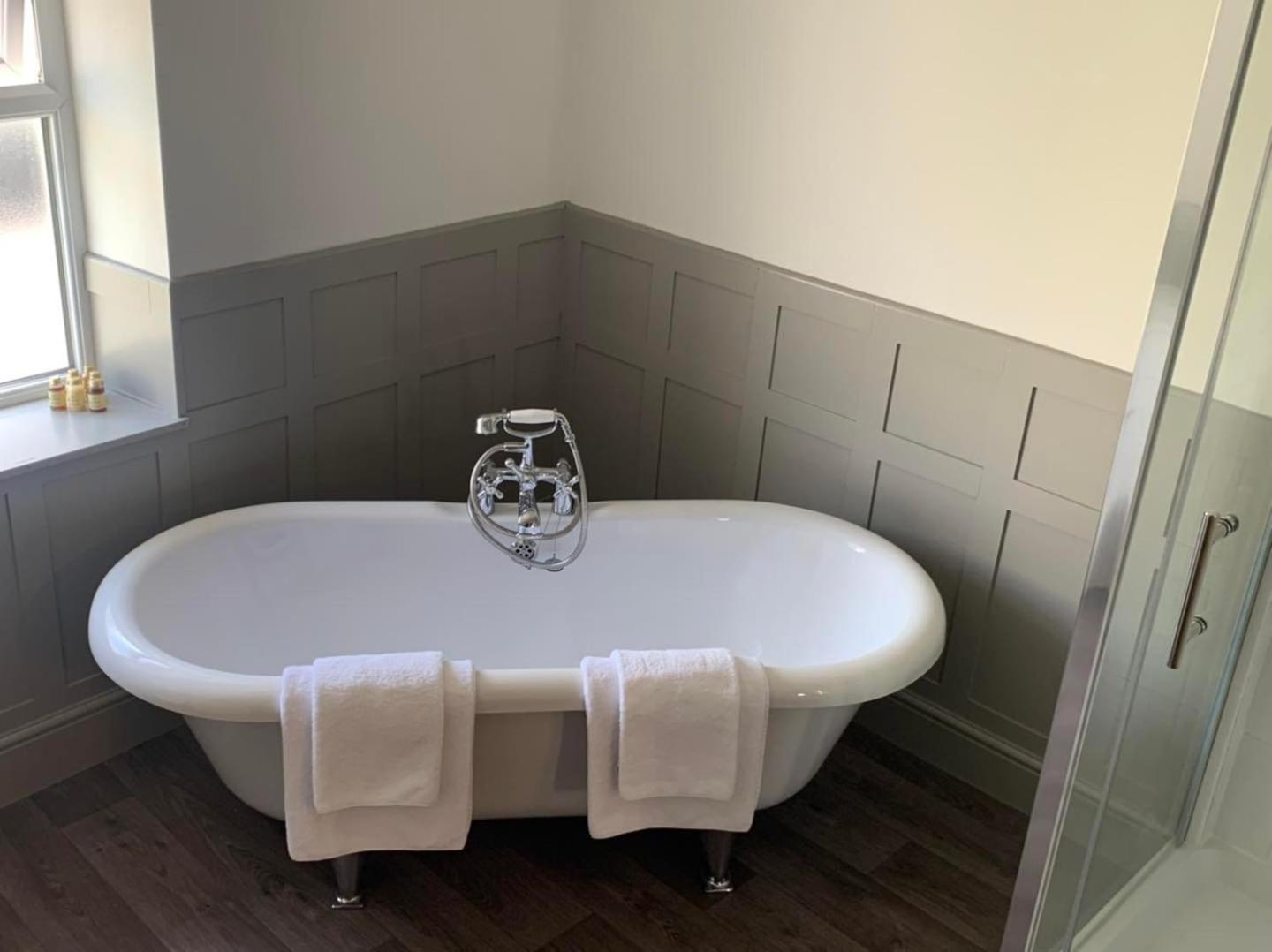 Family Room with Private Bathroom - Photo 3